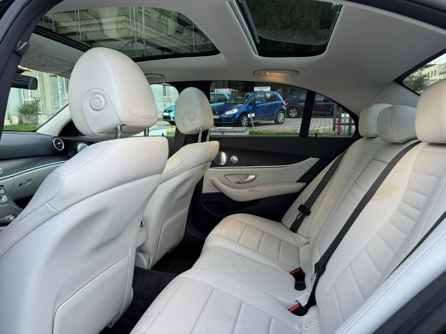 Mercedes-Benz E trieda Sedan 300 de 4MATIC A/T