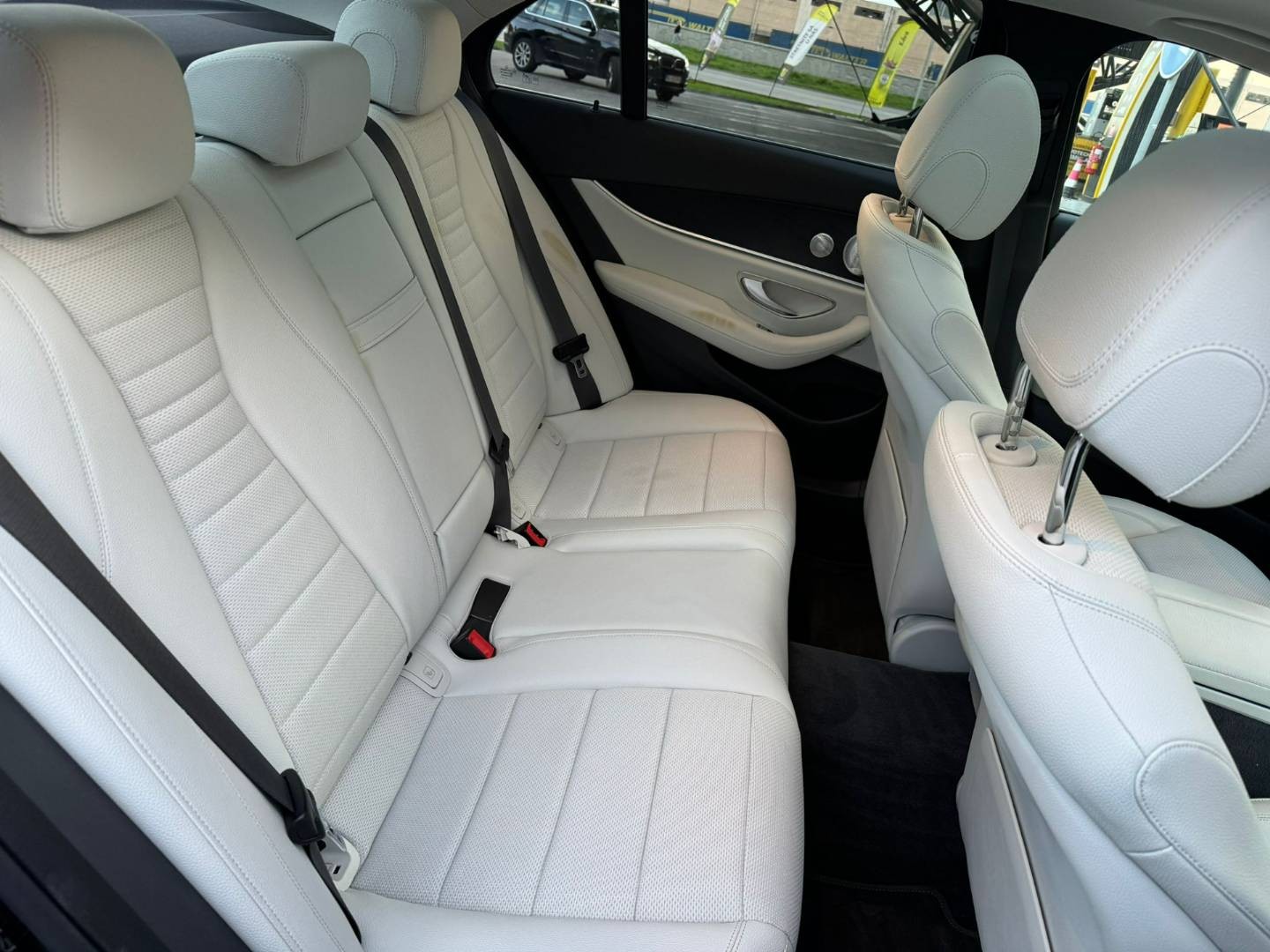Mercedes-Benz E trieda Sedan 300 de 4MATIC A/T