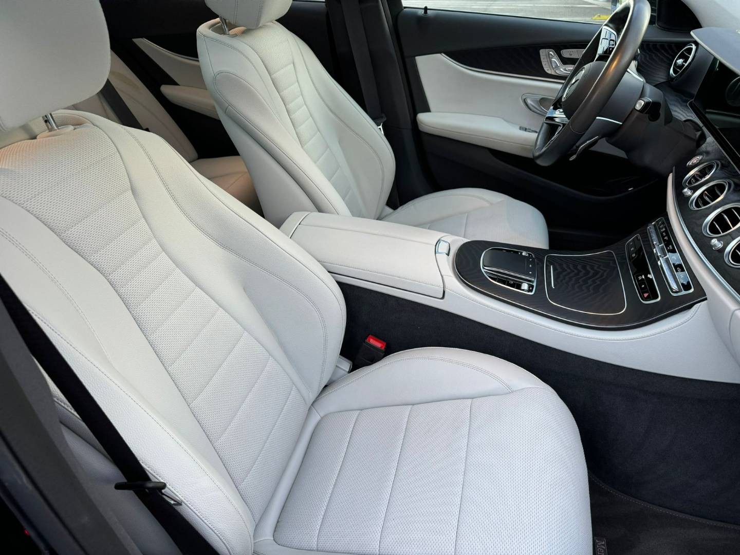Mercedes-Benz E trieda Sedan 300 de 4MATIC A/T