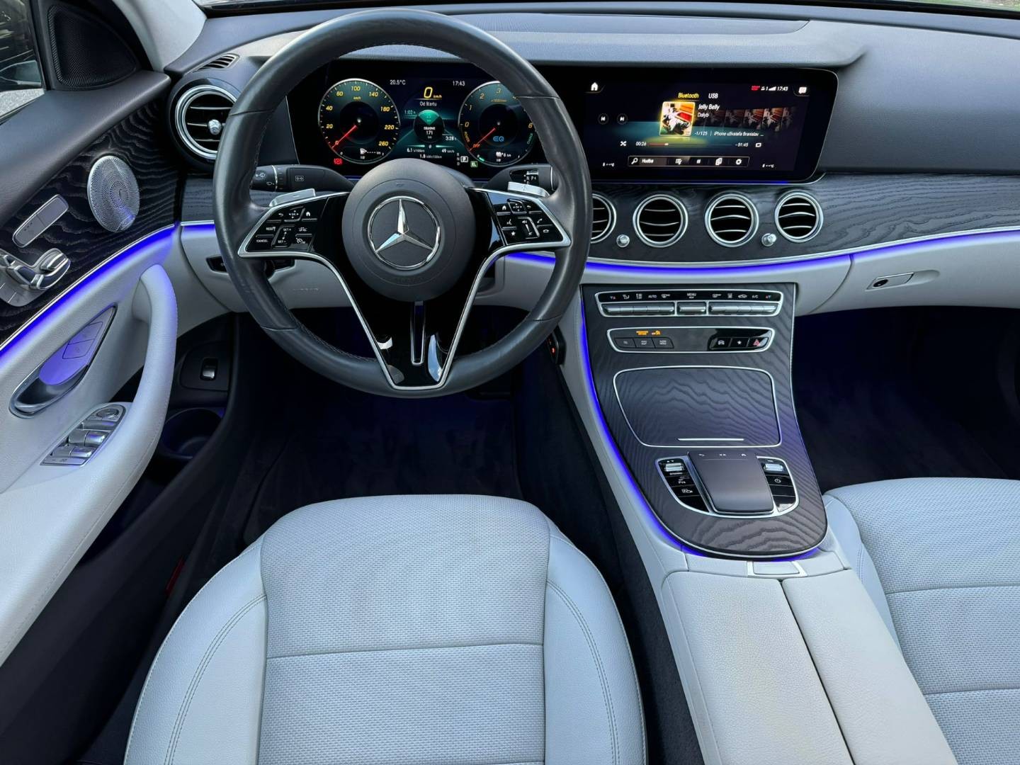 Mercedes-Benz E trieda Sedan 300 de 4MATIC A/T
