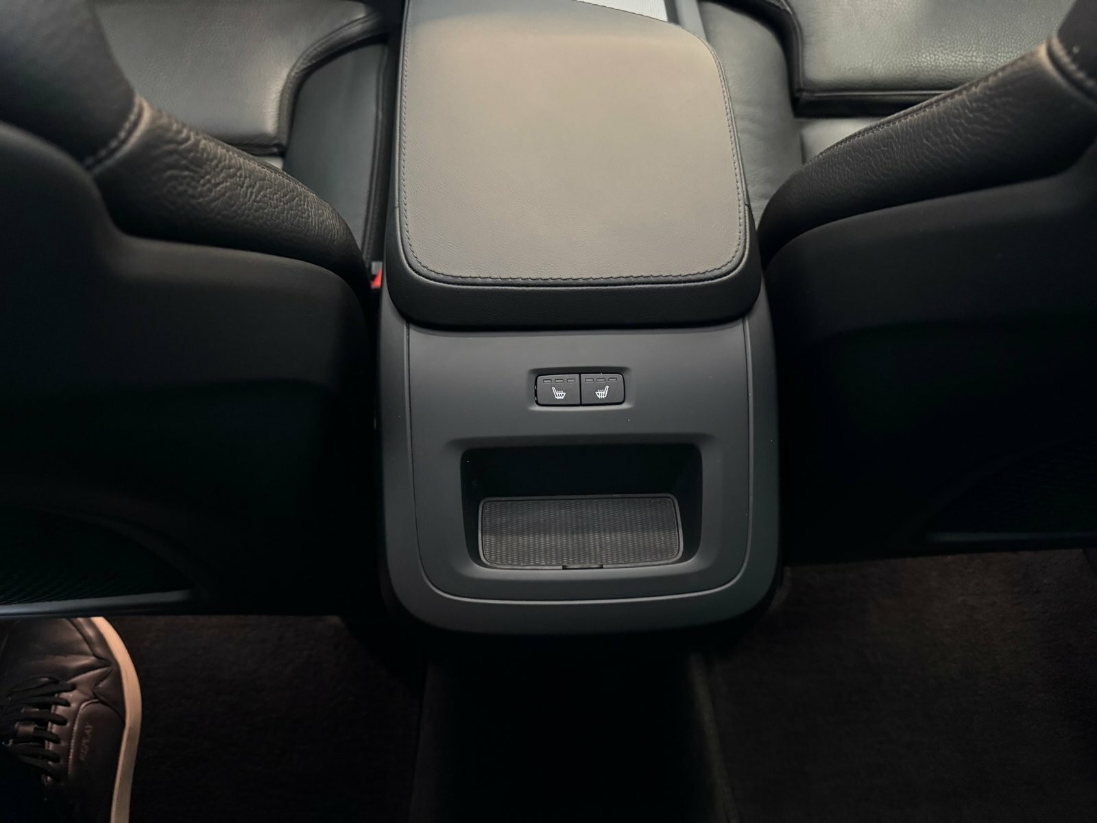Volvo XC90 B5 (D) AWD AT8 PLUS BRIGHT 7s.