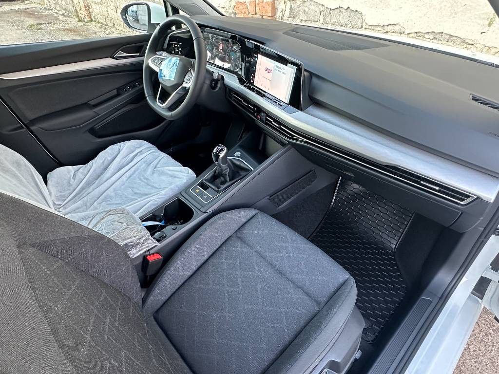 Volkswagen Golf Variant Life 2.0 TDI / NOVÉ VOZIDLO /  V ZÁRUKE / ODPOČET DPH