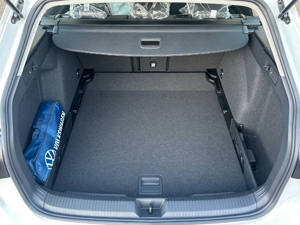 Volkswagen Golf Variant Life 2.0 TDI / NOVÉ VOZIDLO /  V ZÁRUKE / ODPOČET DPH
