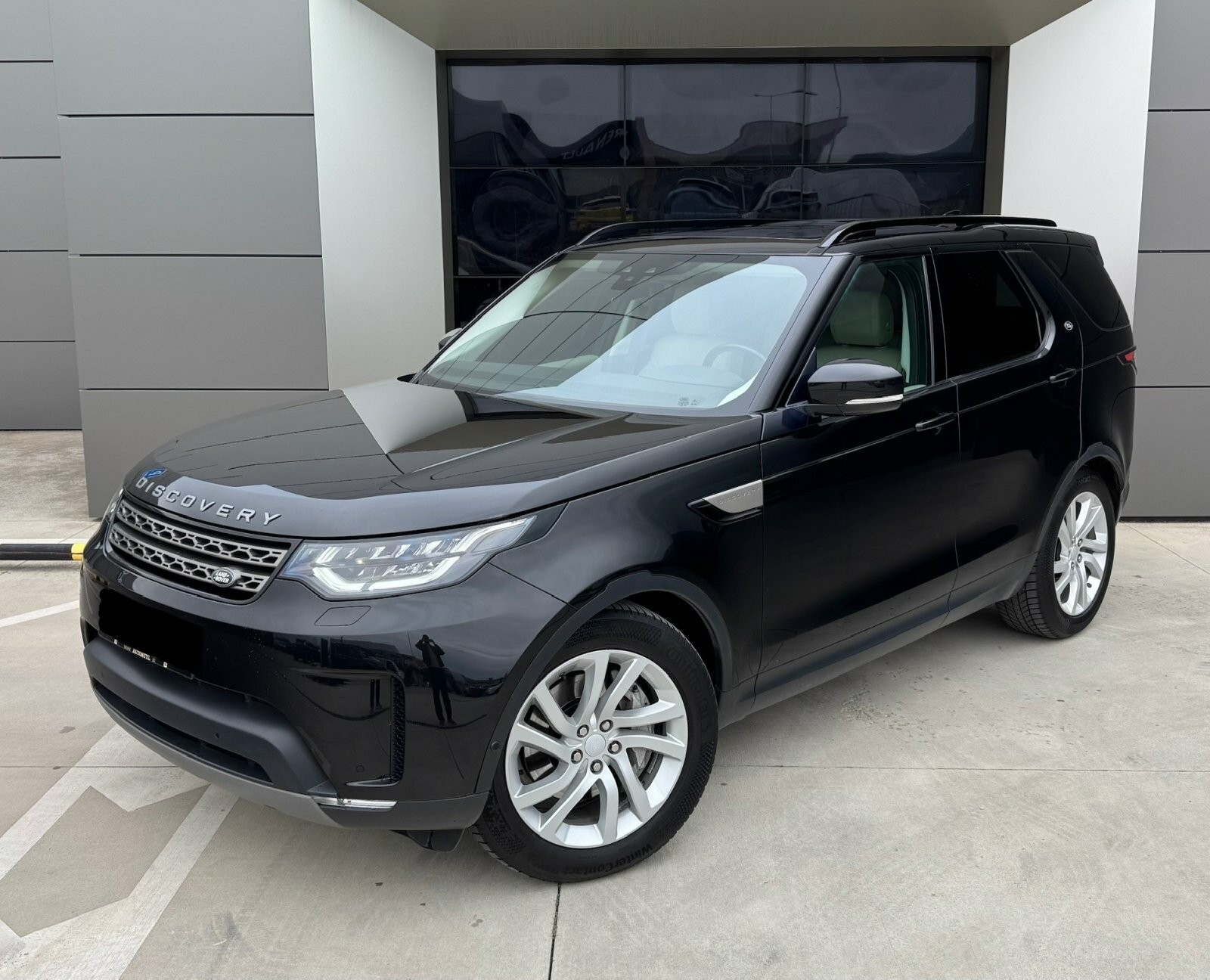 Land Rover Discovery SDV6 306hp SE 7-miestna verzia - VÝPREDAJ SKLADU JAZDENÝCH VOZIDIEL!