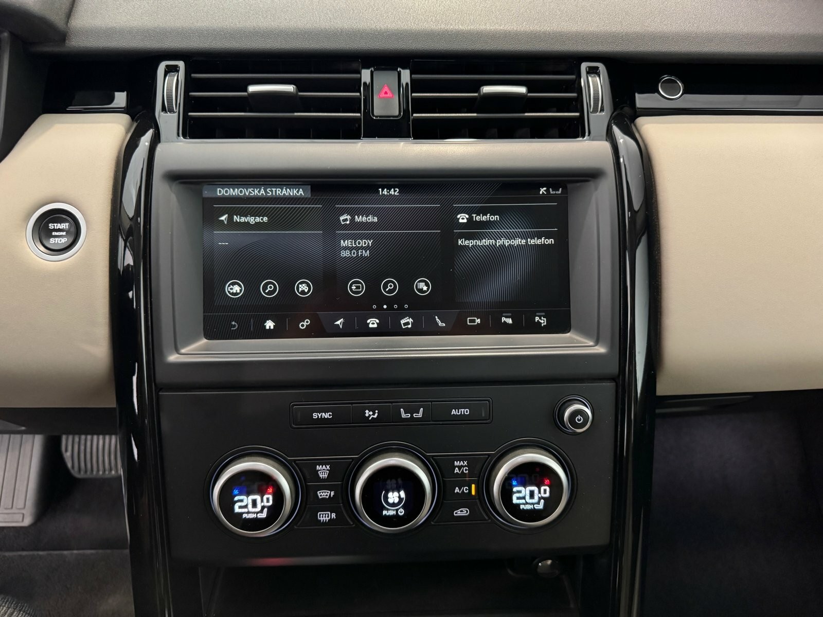 Land Rover Discovery SDV6 306hp SE 7-miestna verzia - VÝPREDAJ SKLADU JAZDENÝCH VOZIDIEL!