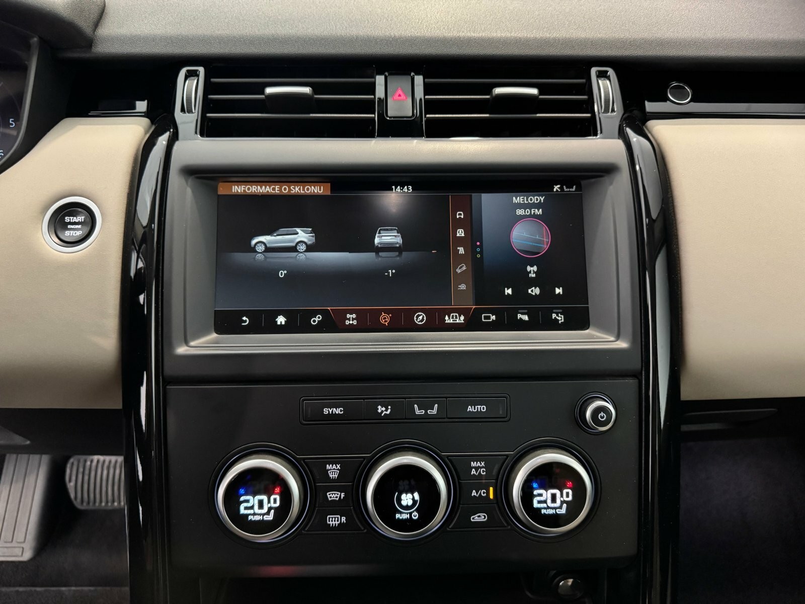 Land Rover Discovery SDV6 306hp SE 7-miestna verzia - VÝPREDAJ SKLADU JAZDENÝCH VOZIDIEL!