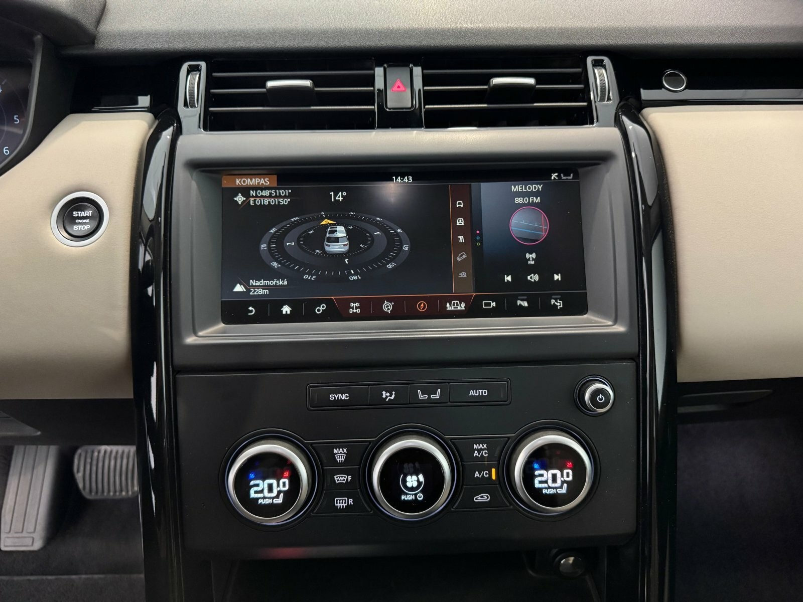 Land Rover Discovery SDV6 306hp SE 7-miestna verzia - VÝPREDAJ SKLADU JAZDENÝCH VOZIDIEL!