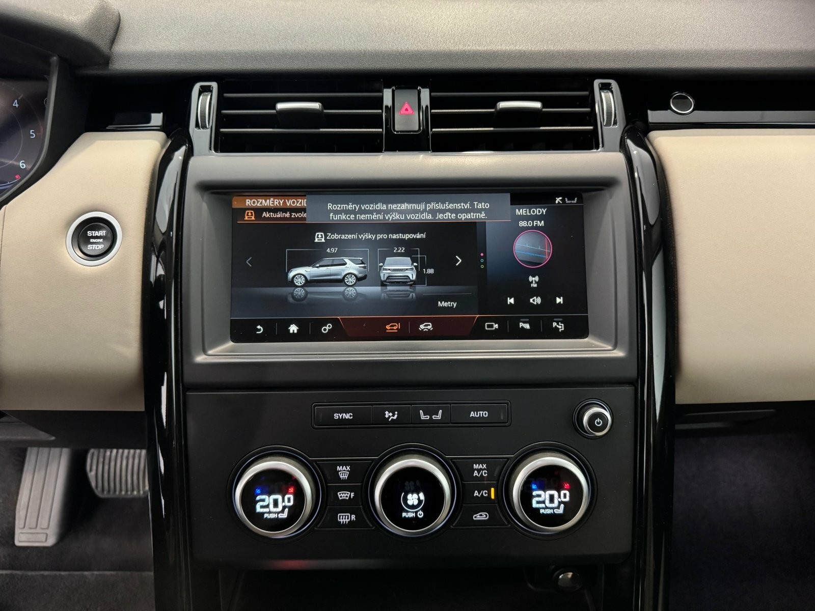 Land Rover Discovery SDV6 306hp SE 7-miestna verzia - VÝPREDAJ SKLADU JAZDENÝCH VOZIDIEL!