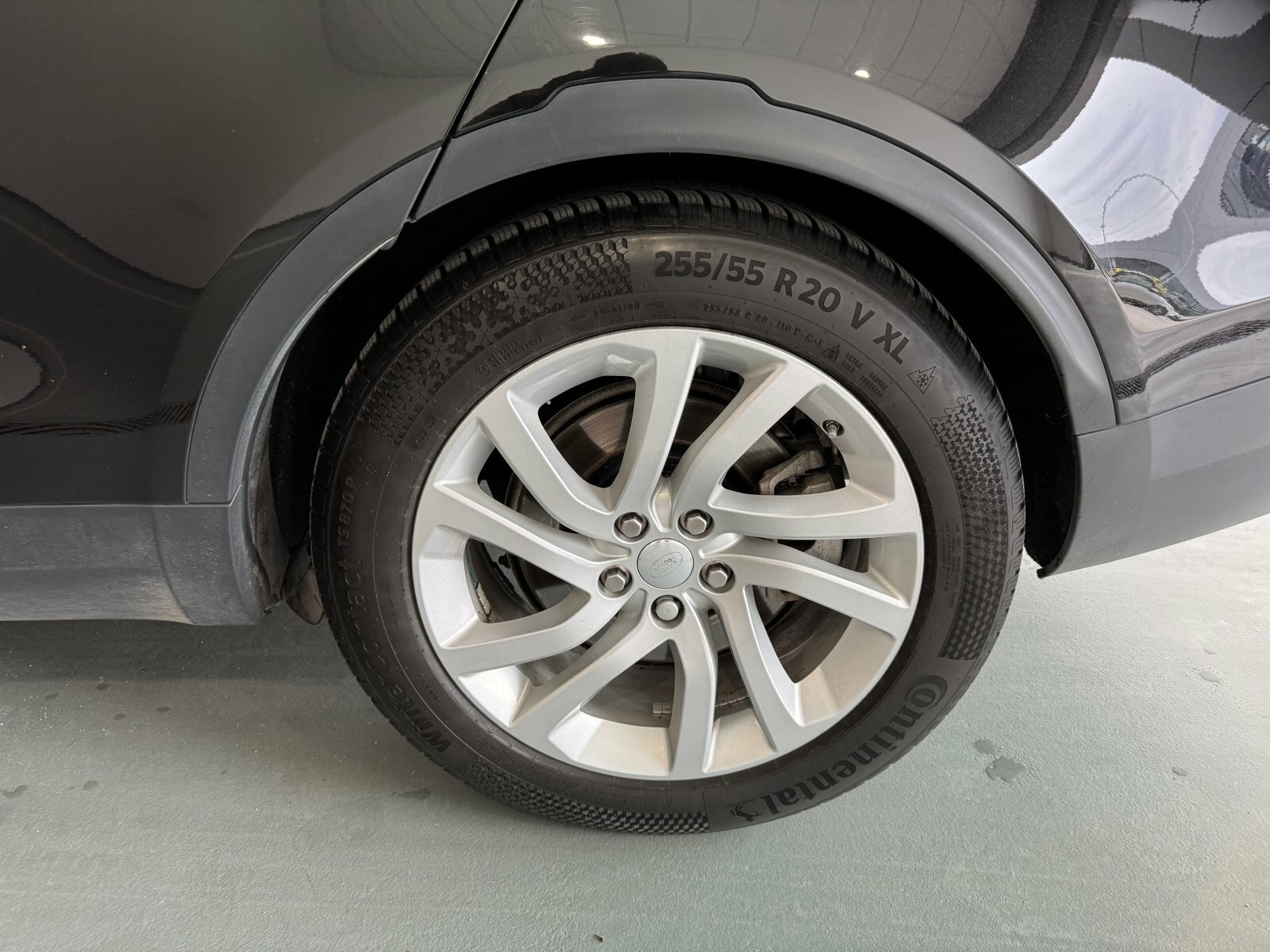 Land Rover Discovery SDV6 306hp SE 7-miestna verzia - VÝPREDAJ SKLADU JAZDENÝCH VOZIDIEL!