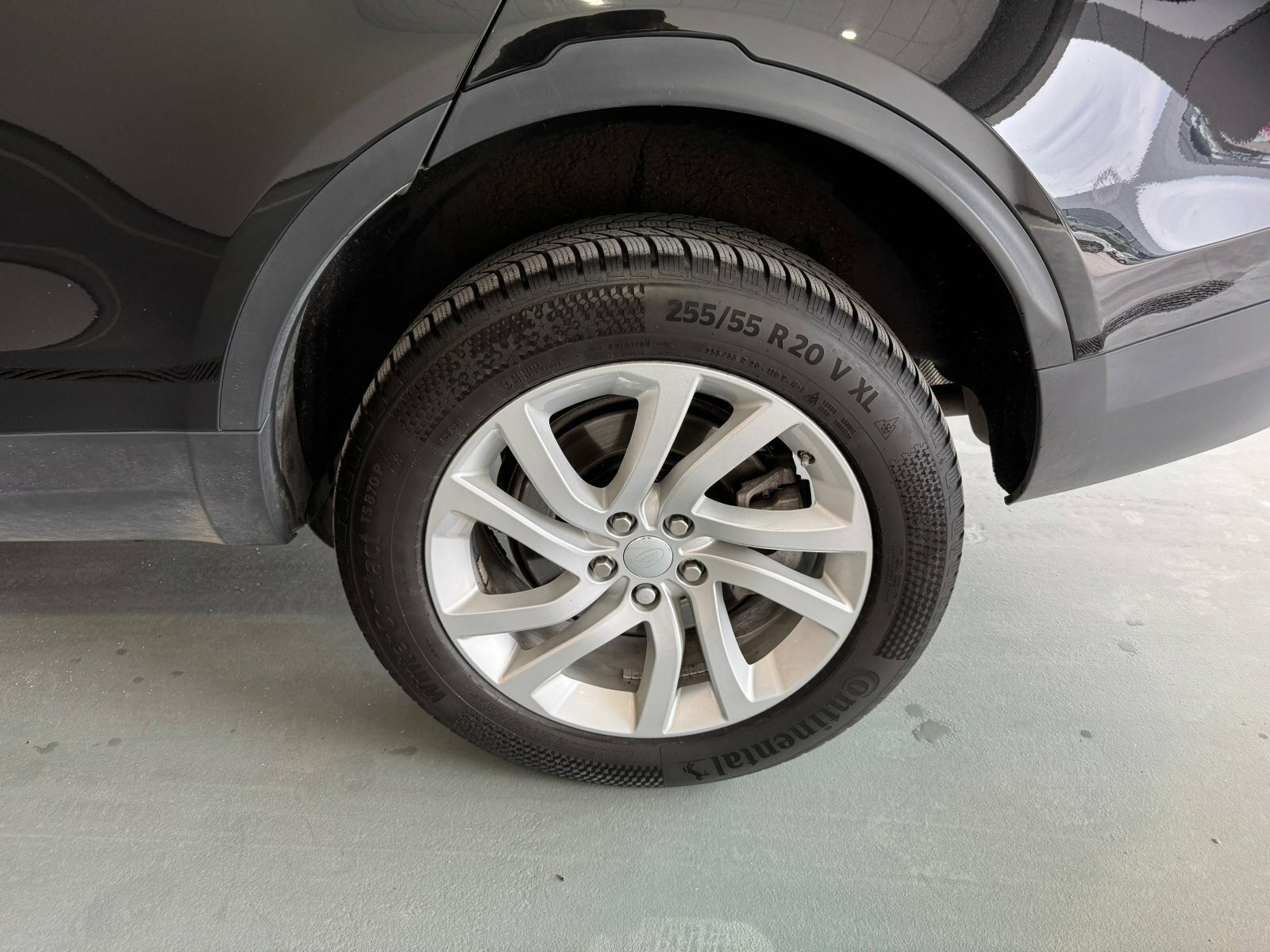 Land Rover Discovery SDV6 306hp SE 7-miestna verzia - VÝPREDAJ SKLADU JAZDENÝCH VOZIDIEL!