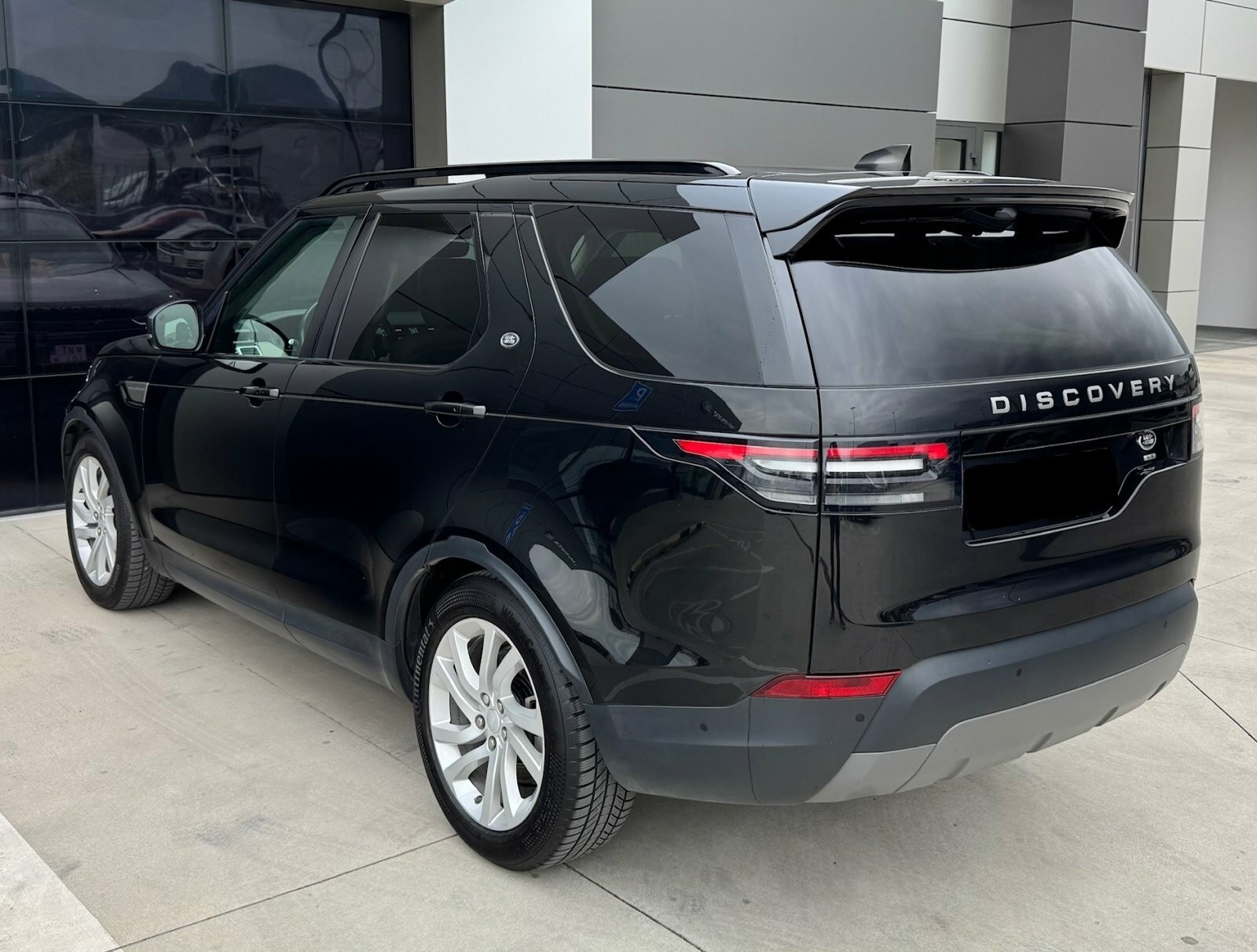 Land Rover Discovery SDV6 306hp SE 7-miestna verzia - VÝPREDAJ SKLADU JAZDENÝCH VOZIDIEL!