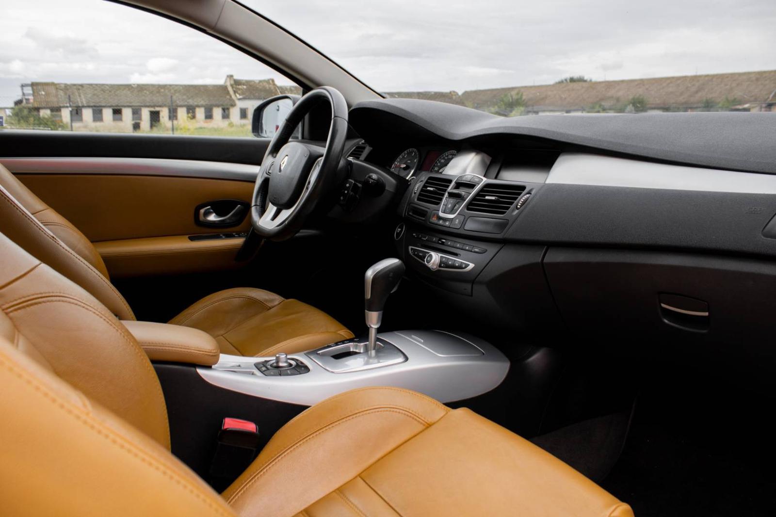 Renault Laguna Coupé 3.0DCi V6 2010 AT/6