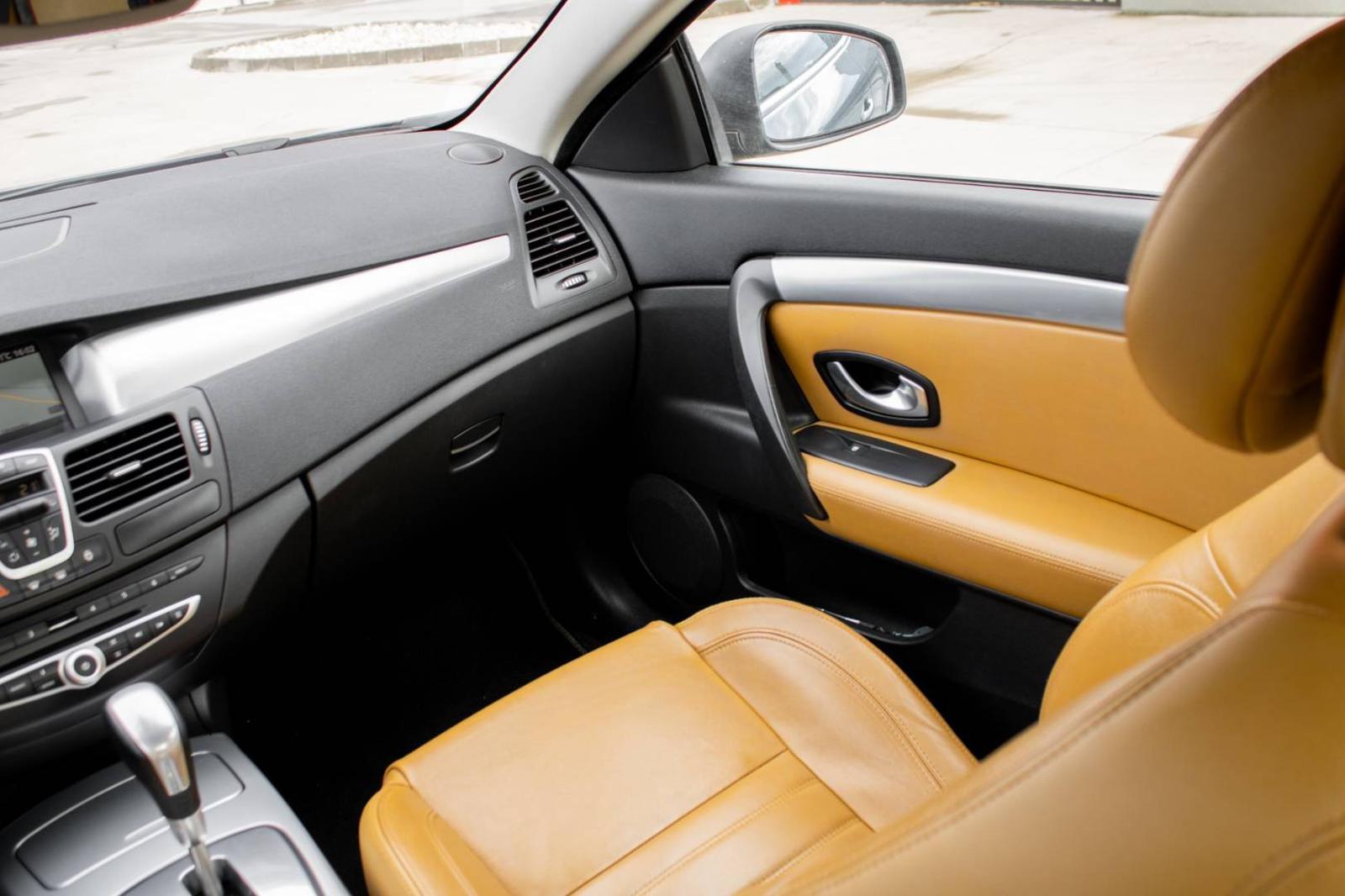 Renault Laguna Coupé 3.0DCi V6 2010 AT/6