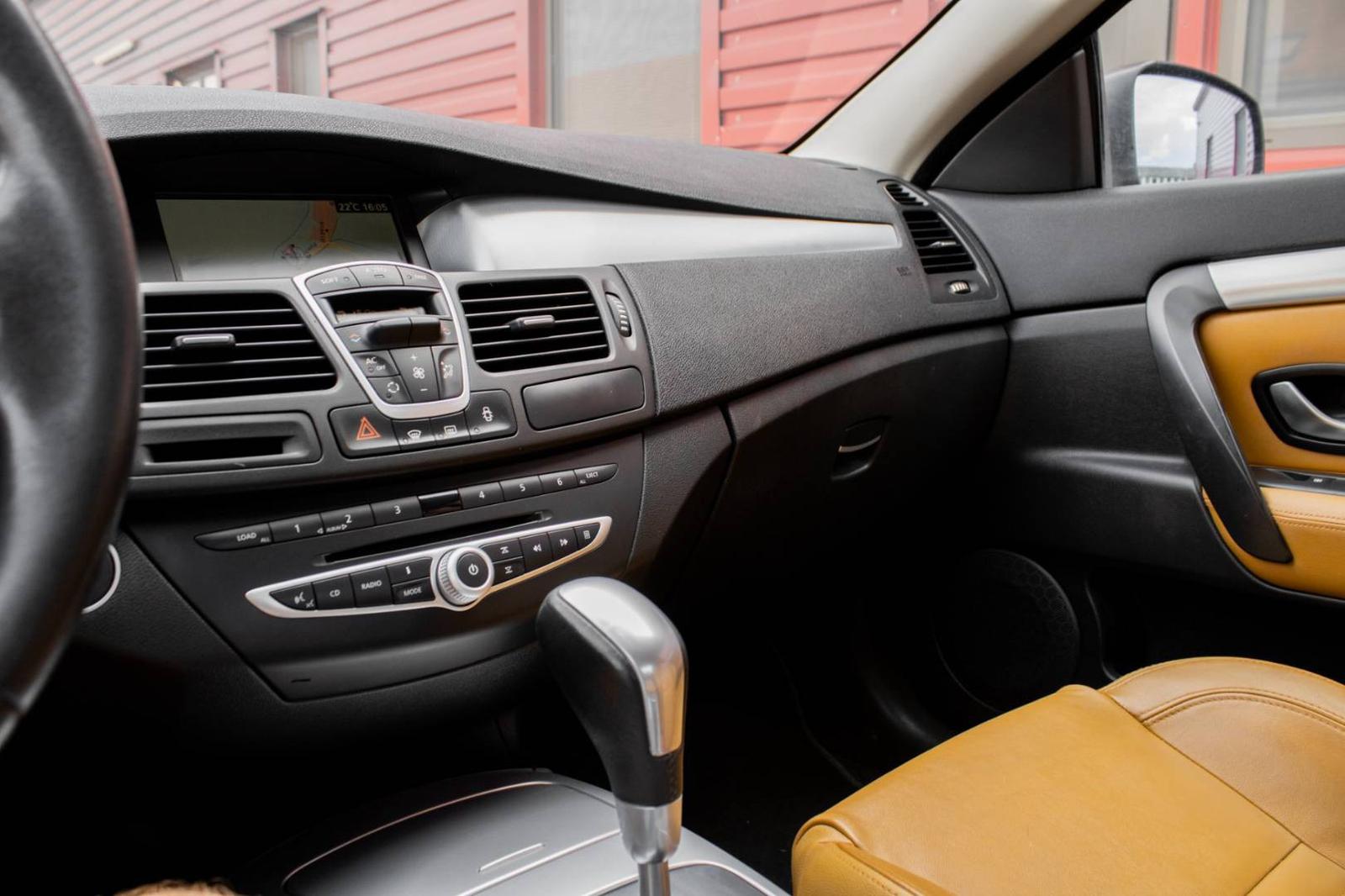 Renault Laguna Coupé 3.0DCi V6 2010 AT/6