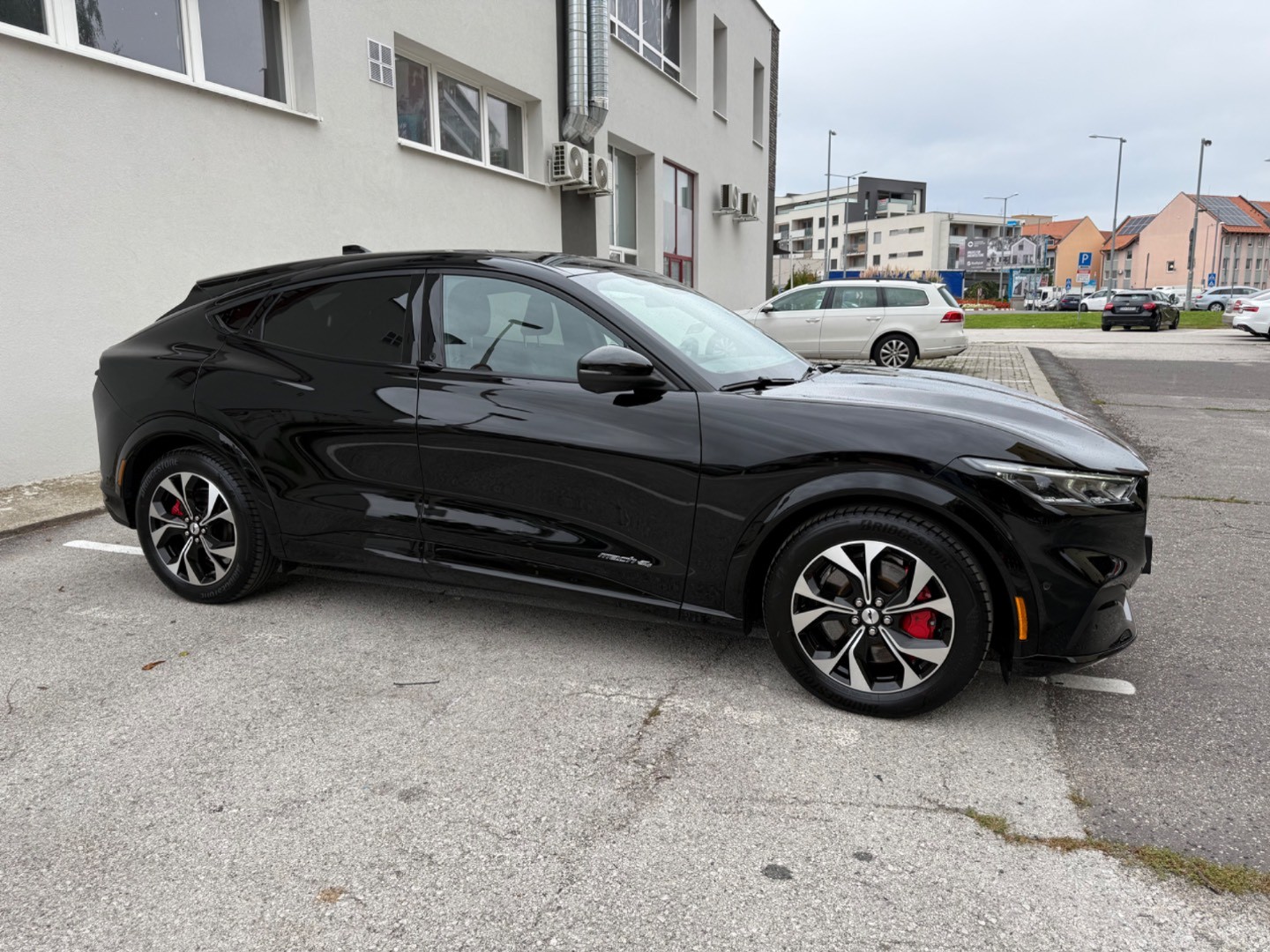 Ford Mustang Mach-E 75,7kWh AWD STD