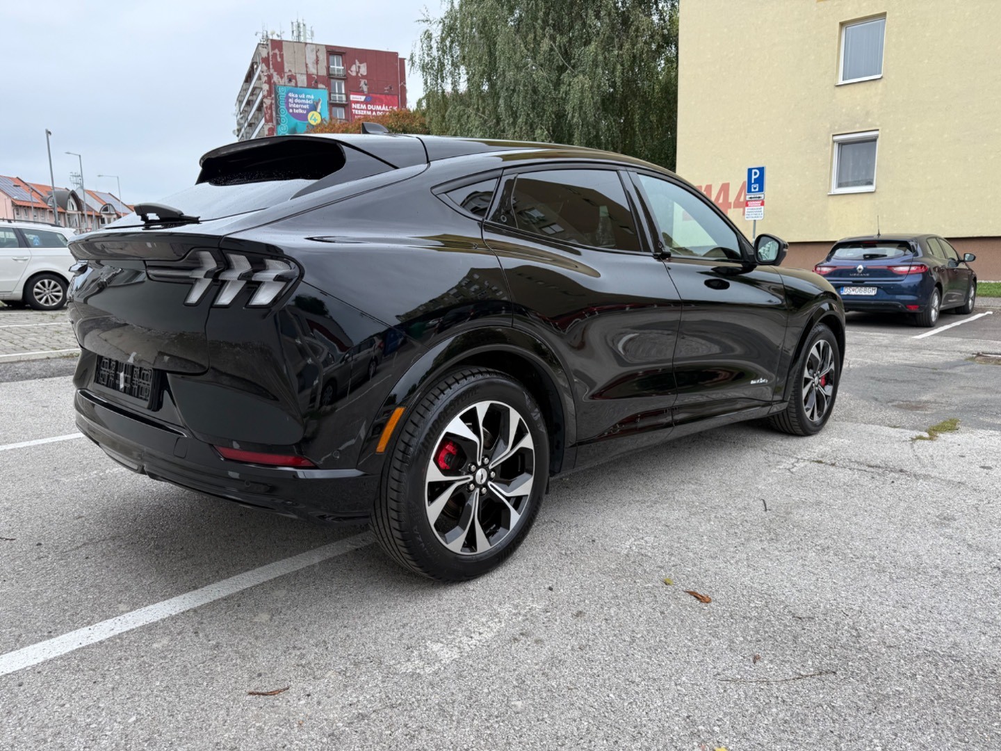 Ford Mustang Mach-E 75,7kWh AWD STD