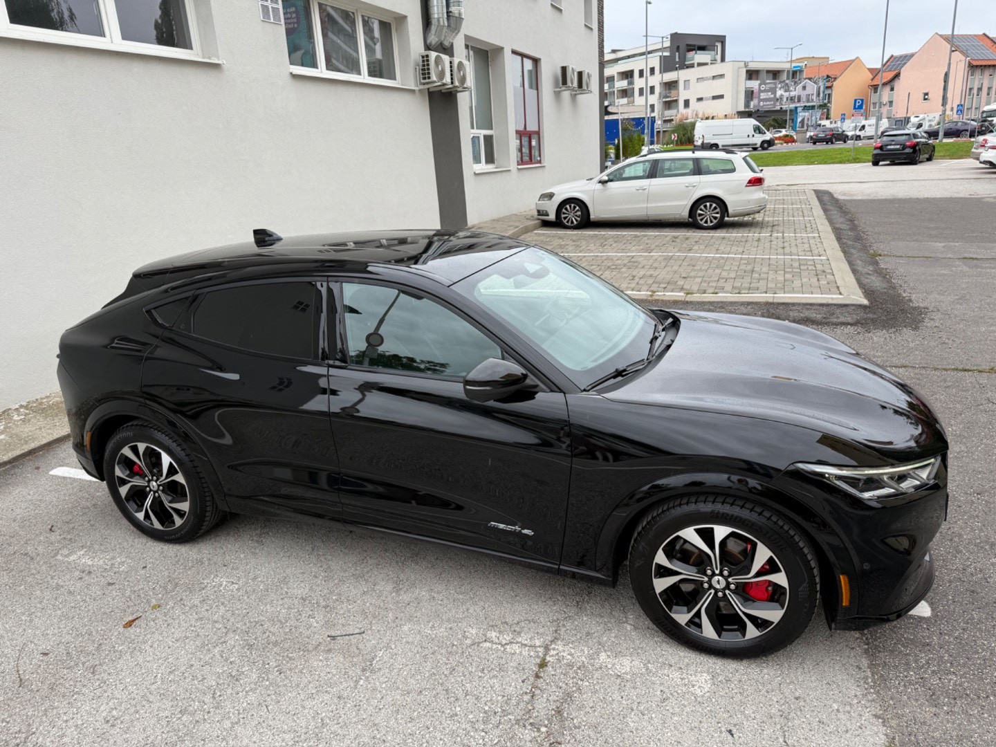 Ford Mustang Mach-E 75,7kWh AWD STD