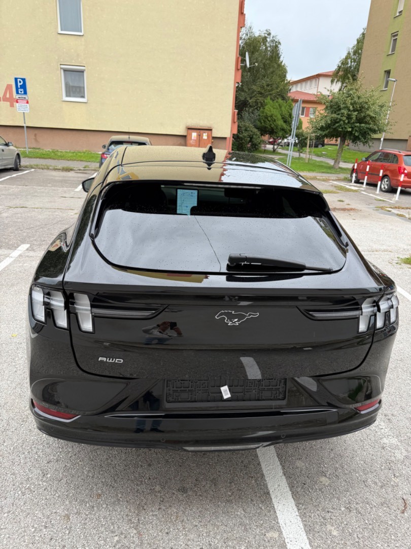 Ford Mustang Mach-E 75,7kWh AWD STD