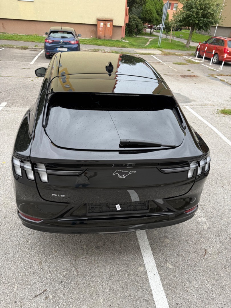 Ford Mustang Mach-E 75,7kWh AWD STD