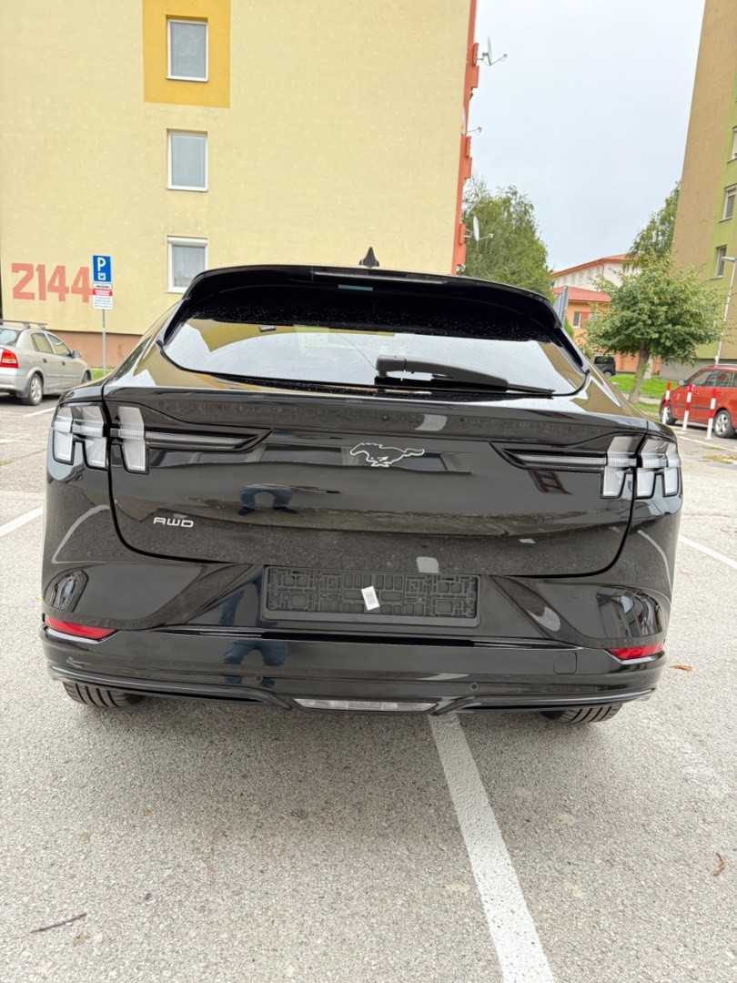 Ford Mustang Mach-E 75,7kWh AWD STD