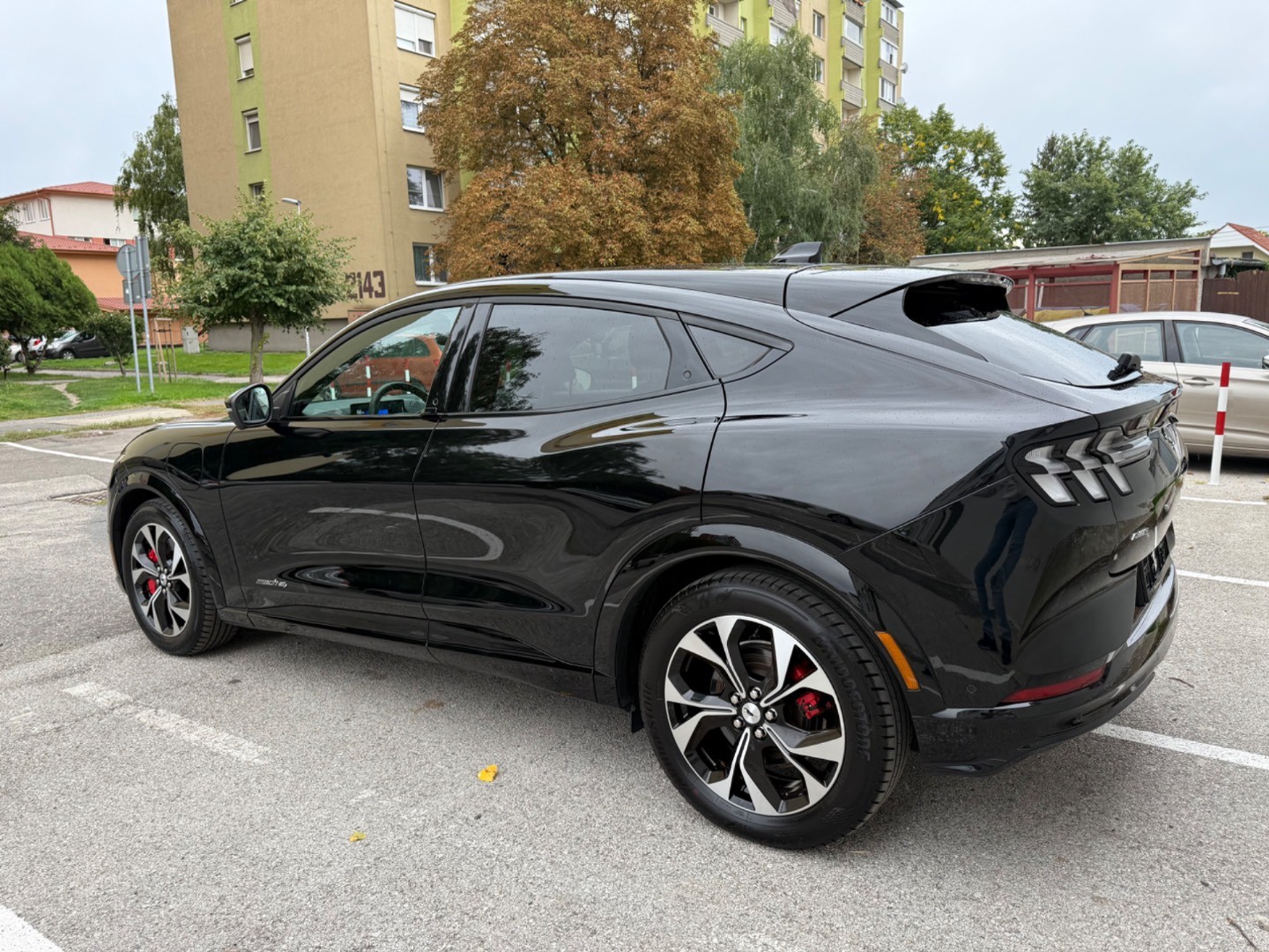 Ford Mustang Mach-E 75,7kWh AWD STD