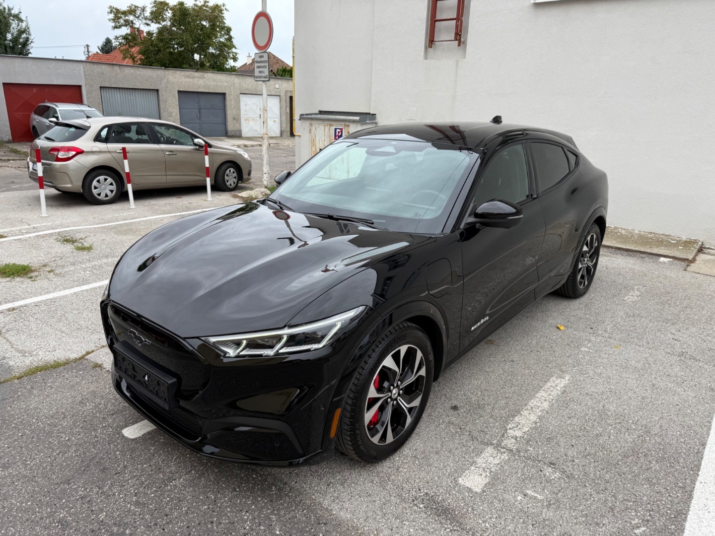 Ford Mustang Mach-E 75,7kWh AWD STD