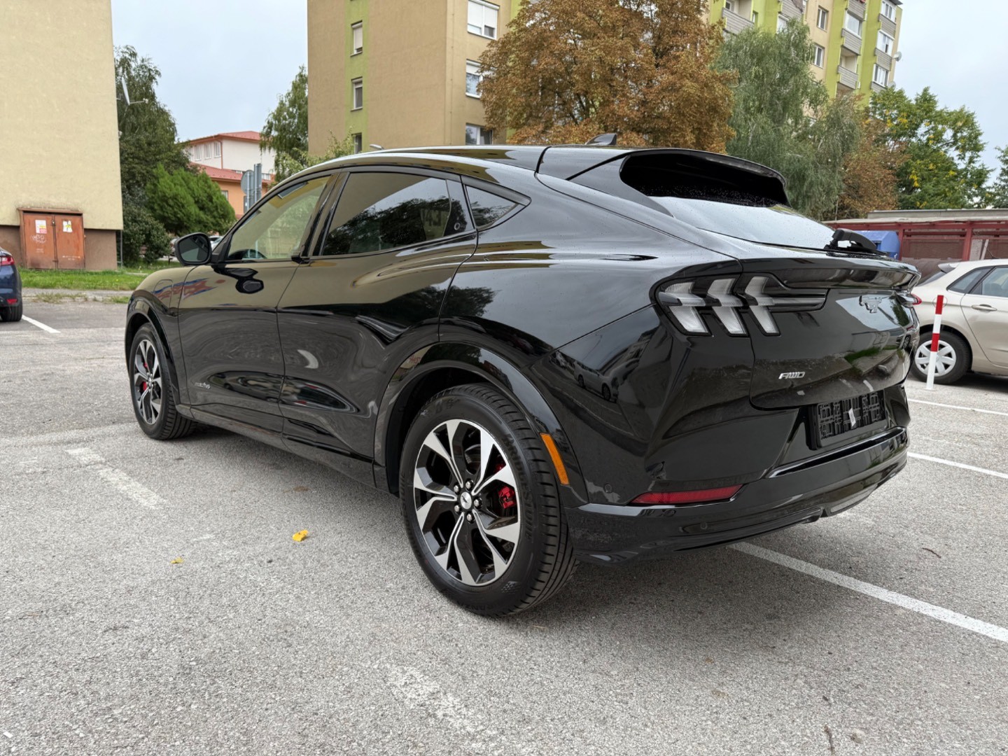 Ford Mustang Mach-E 75,7kWh AWD STD