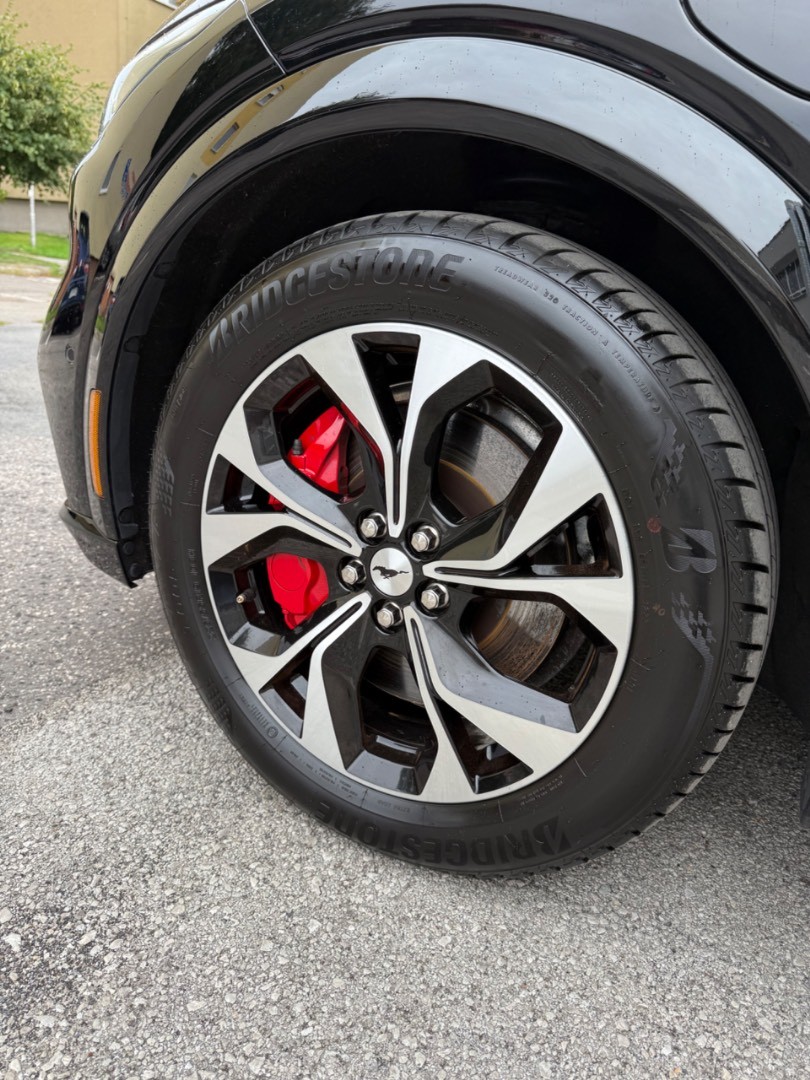 Ford Mustang Mach-E 75,7kWh AWD STD