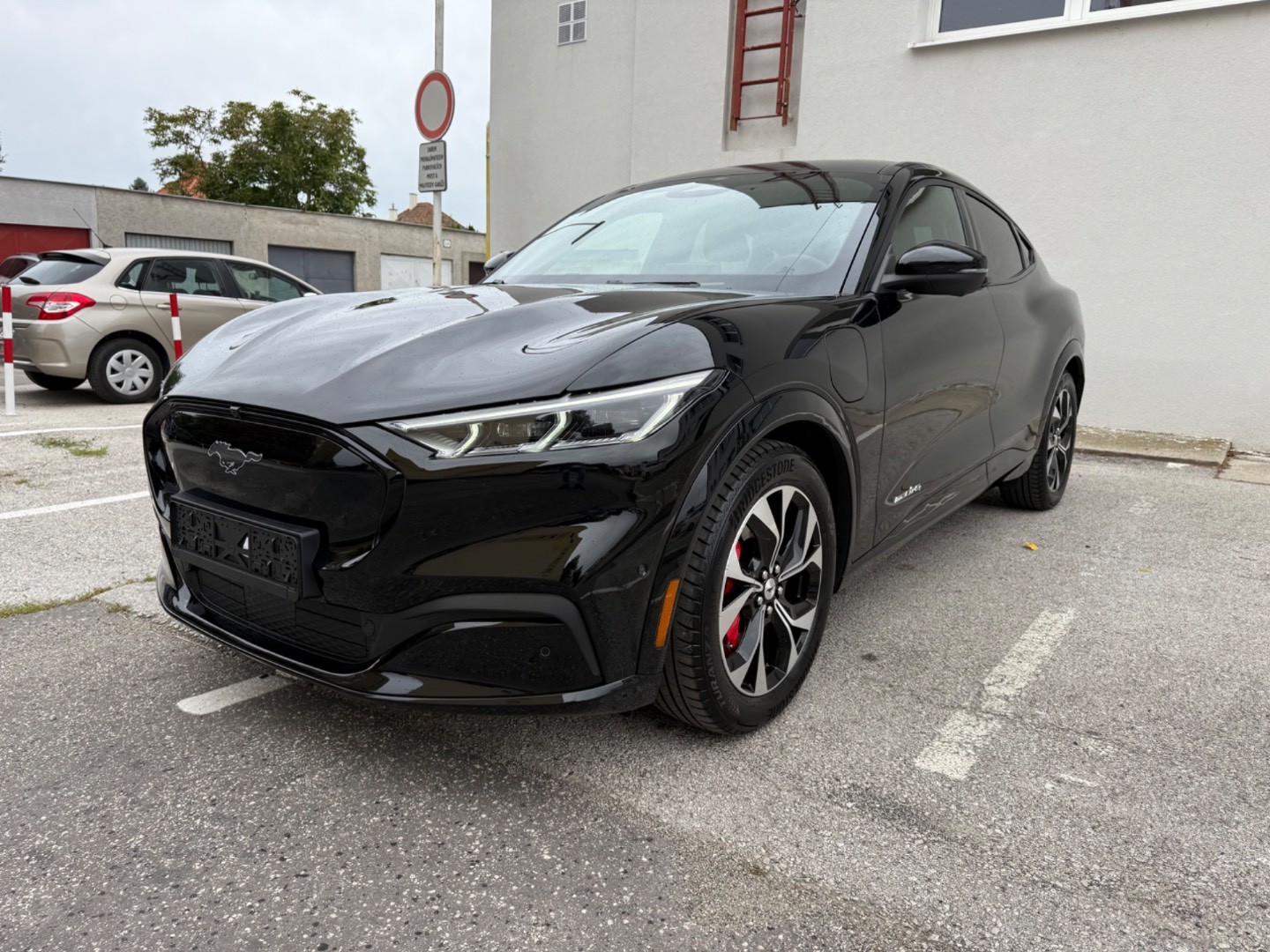 Ford Mustang Mach-E 75,7kWh AWD STD