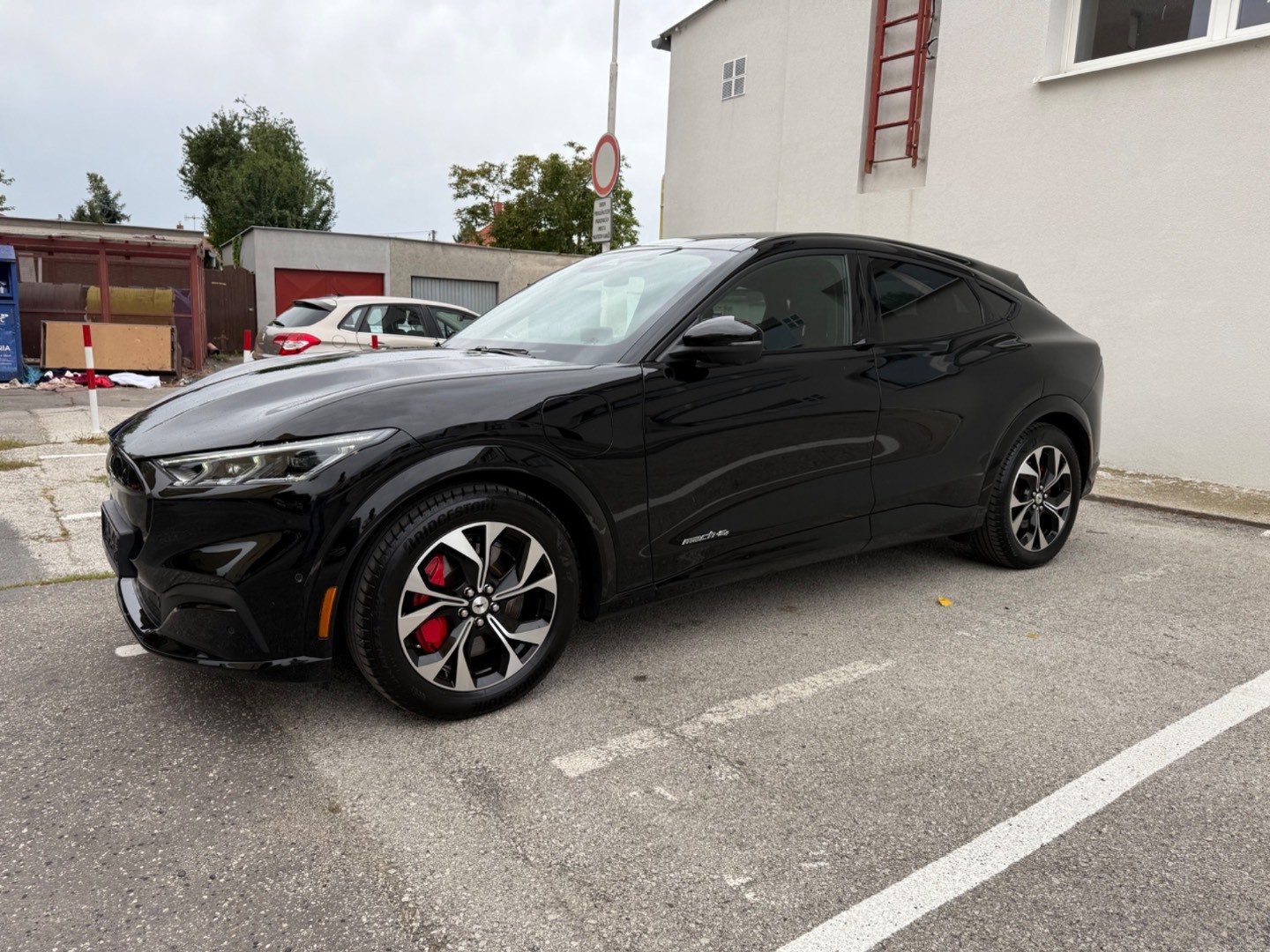 Ford Mustang Mach-E 75,7kWh AWD STD