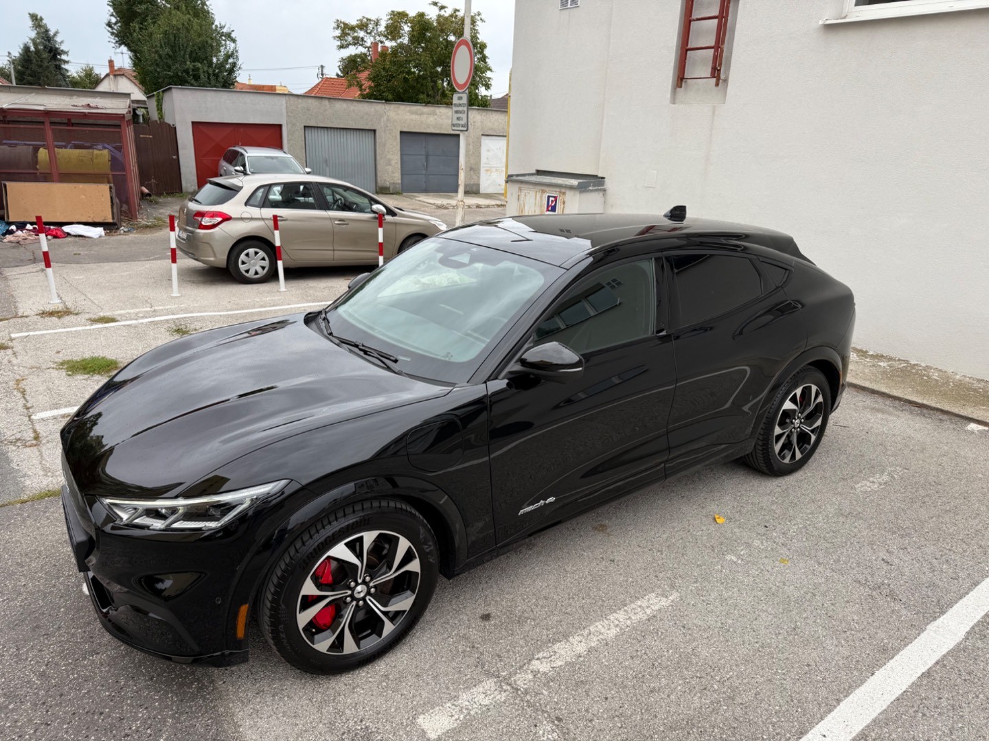Ford Mustang Mach-E 75,7kWh AWD STD