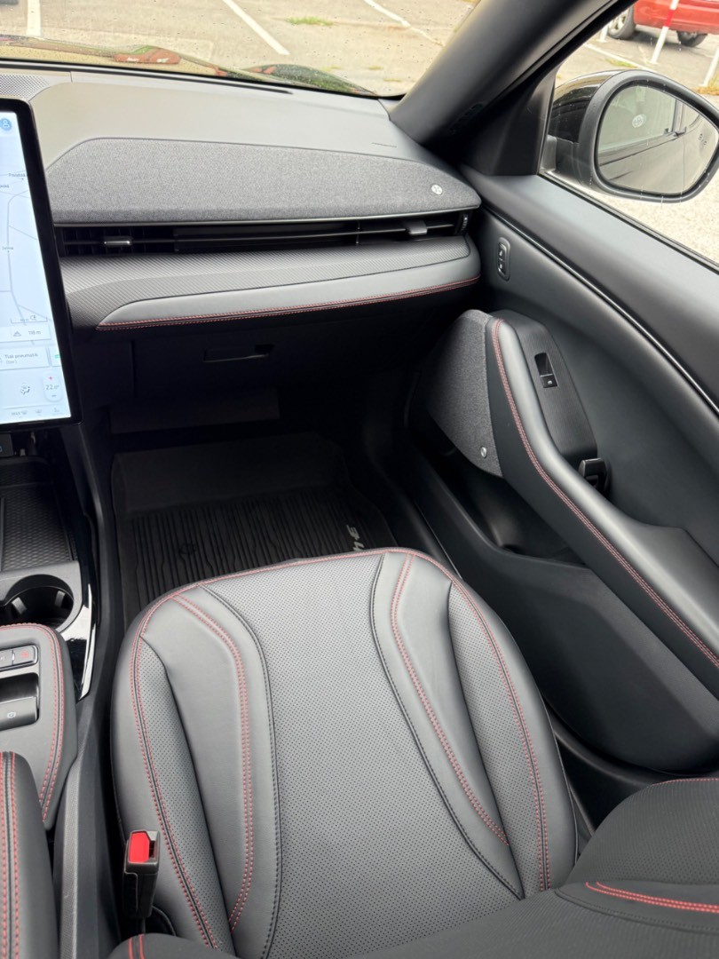 Ford Mustang Mach-E 75,7kWh AWD STD