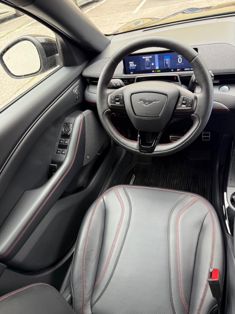 Ford Mustang Mach-E 75,7kWh AWD STD