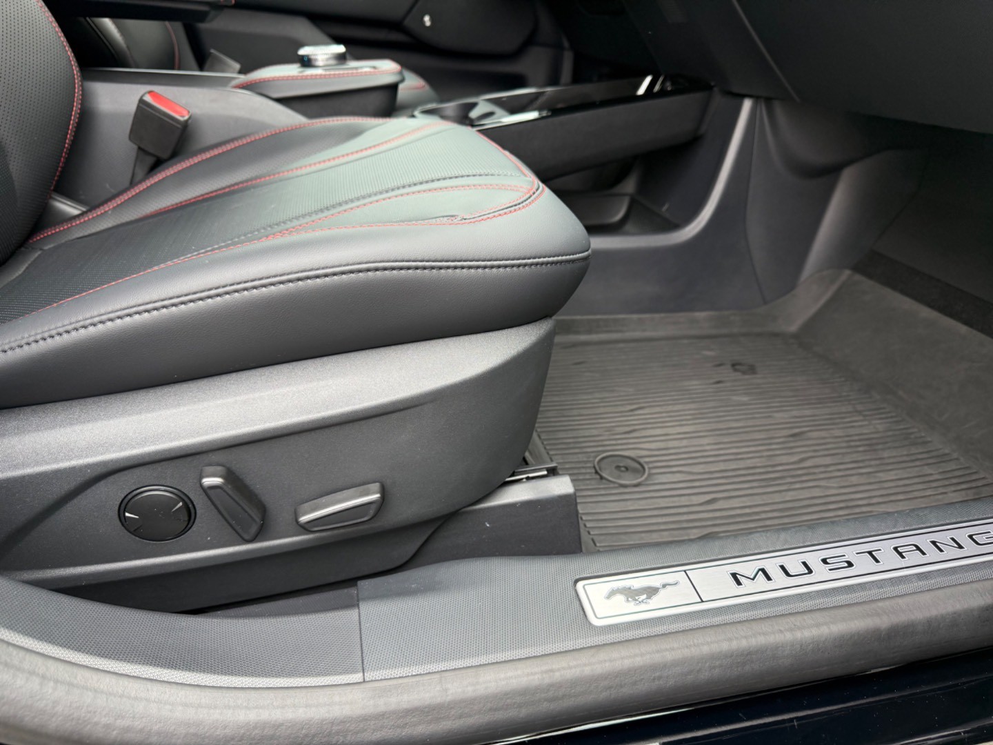 Ford Mustang Mach-E 75,7kWh AWD STD