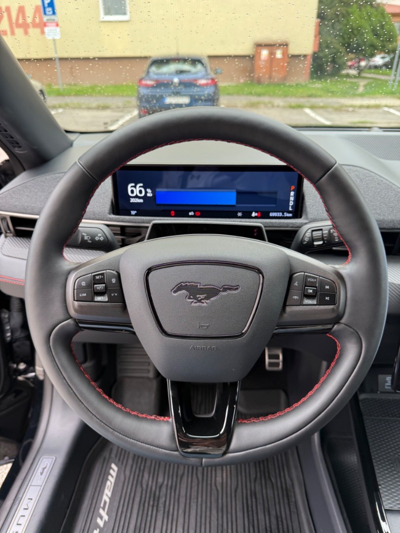 Ford Mustang Mach-E 75,7kWh AWD STD