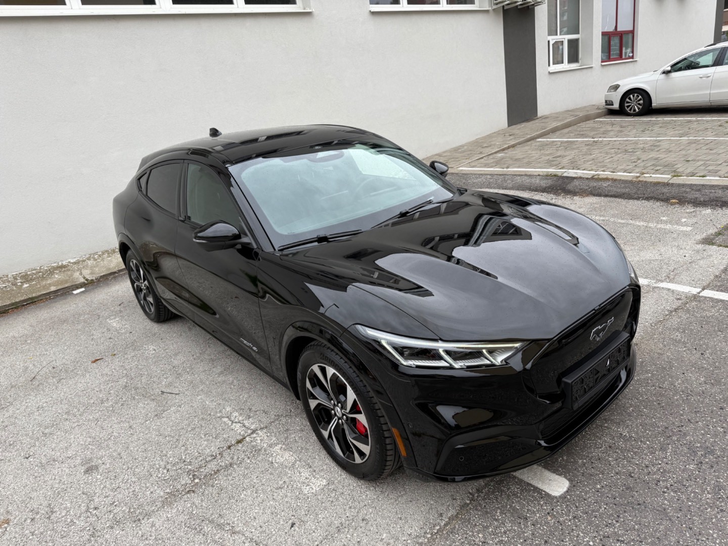 Ford Mustang Mach-E 75,7kWh AWD STD