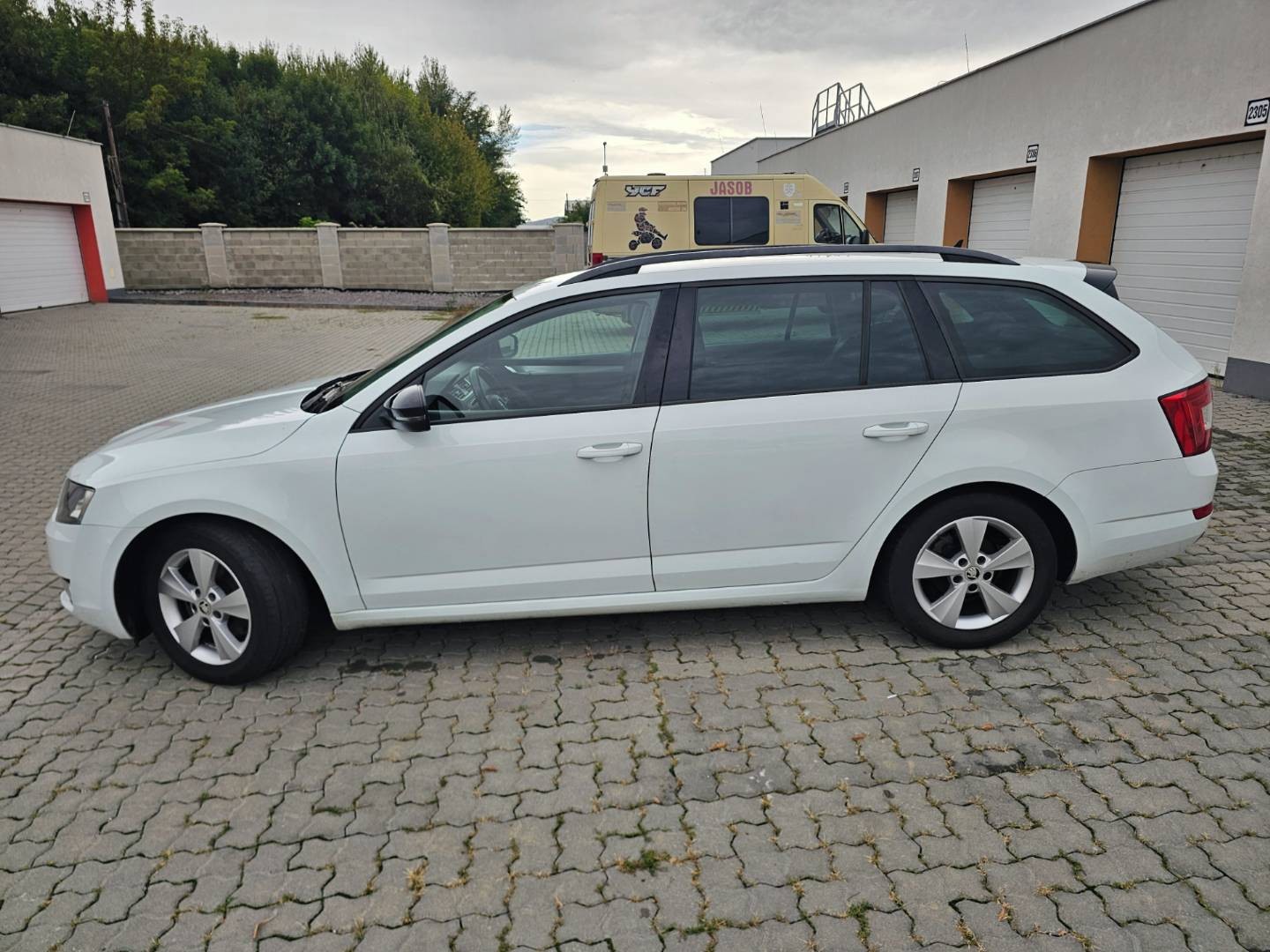 Škoda Octavia Combi 1.6 TDI M6 GreenLine Ambition Navi R16