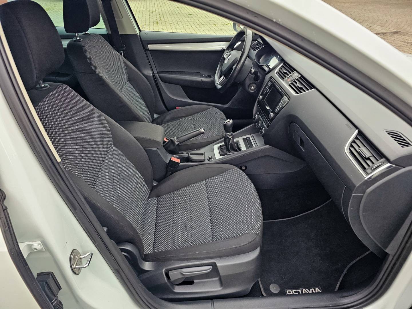 Škoda Octavia Combi 1.6 TDI M6 GreenLine Ambition Navi R16