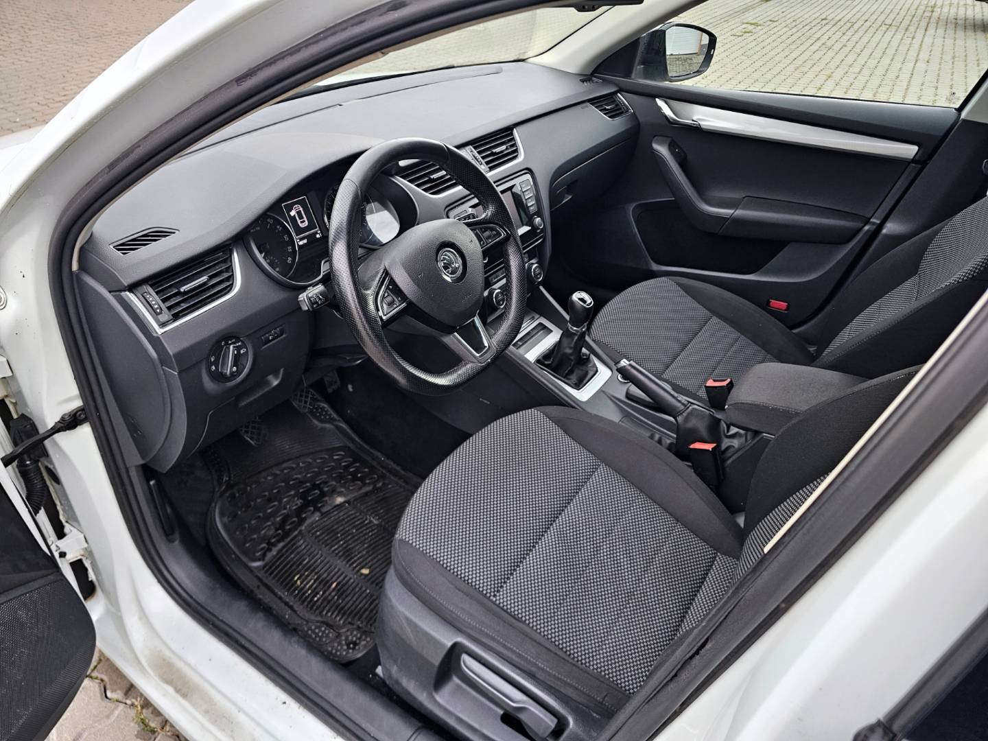 Škoda Octavia Combi 1.6 TDI M6 GreenLine Ambition Navi R16