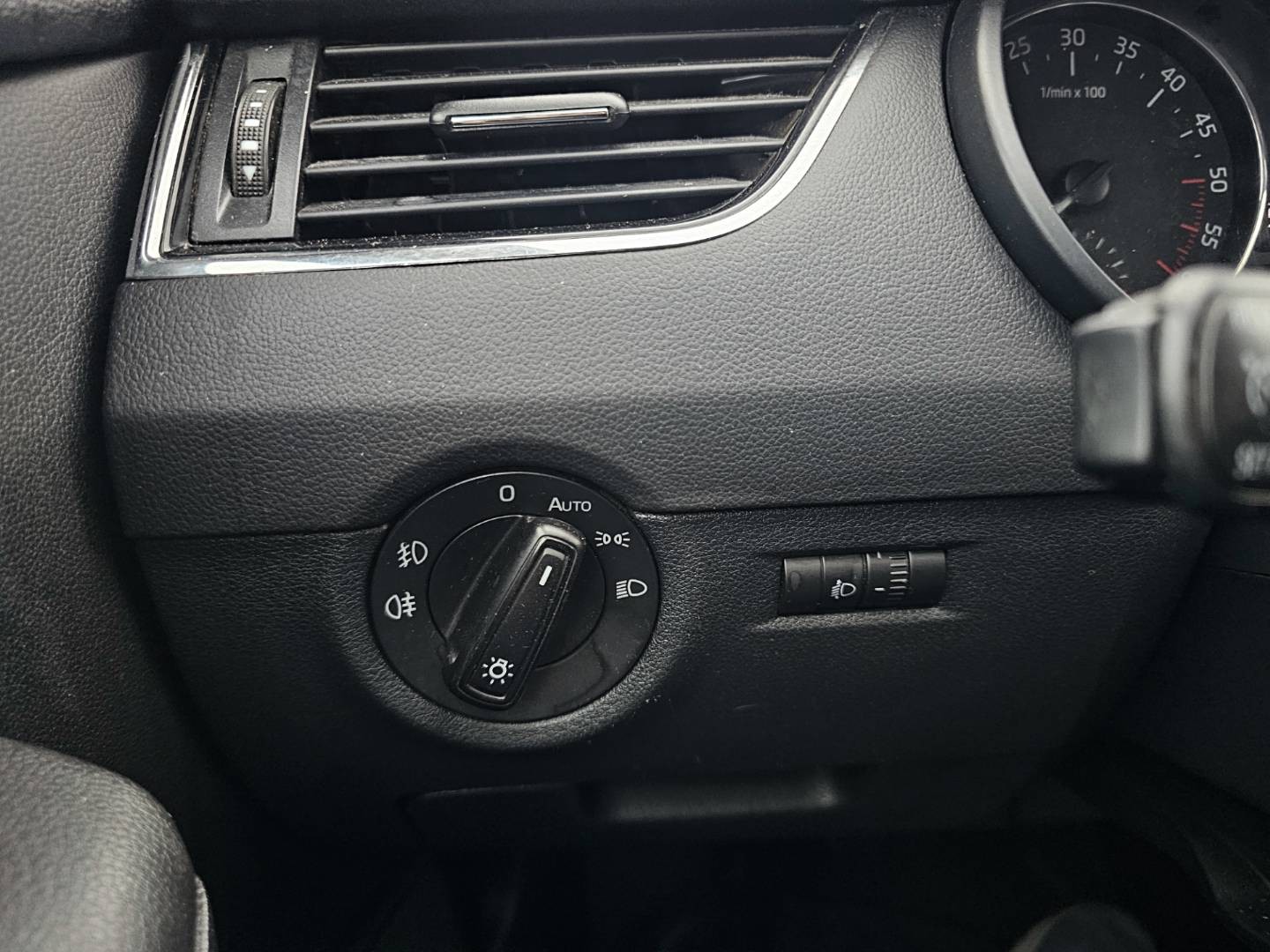 Škoda Octavia Combi 1.6 TDI M6 GreenLine Ambition Navi R16