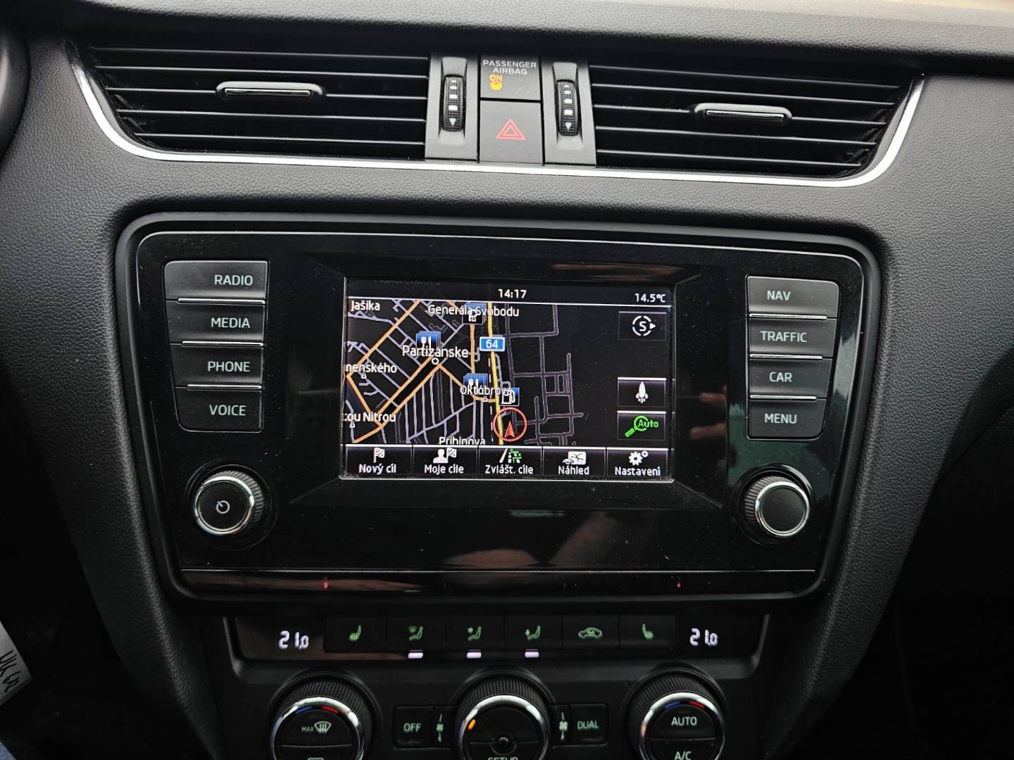 Škoda Octavia Combi 1.6 TDI M6 GreenLine Ambition Navi R16