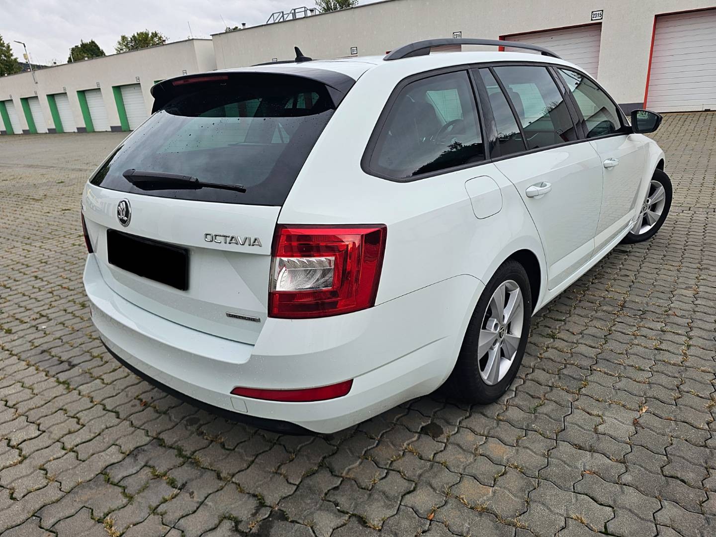 Škoda Octavia Combi 1.6 TDI M6 GreenLine Ambition Navi R16
