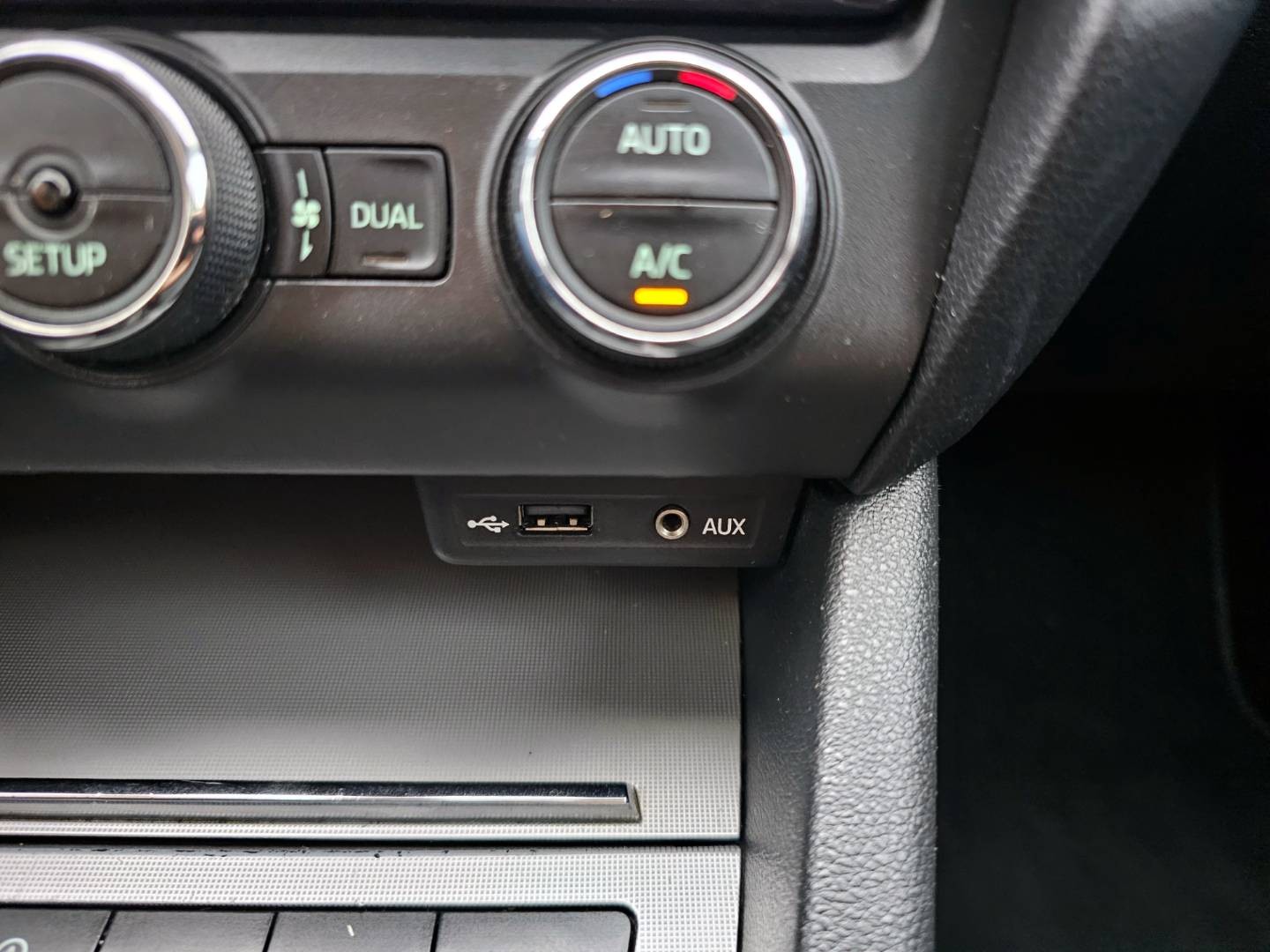 Škoda Octavia Combi 1.6 TDI M6 GreenLine Ambition Navi R16