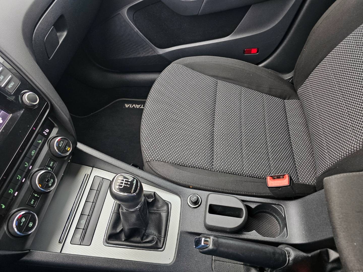 Škoda Octavia Combi 1.6 TDI M6 GreenLine Ambition Navi R16
