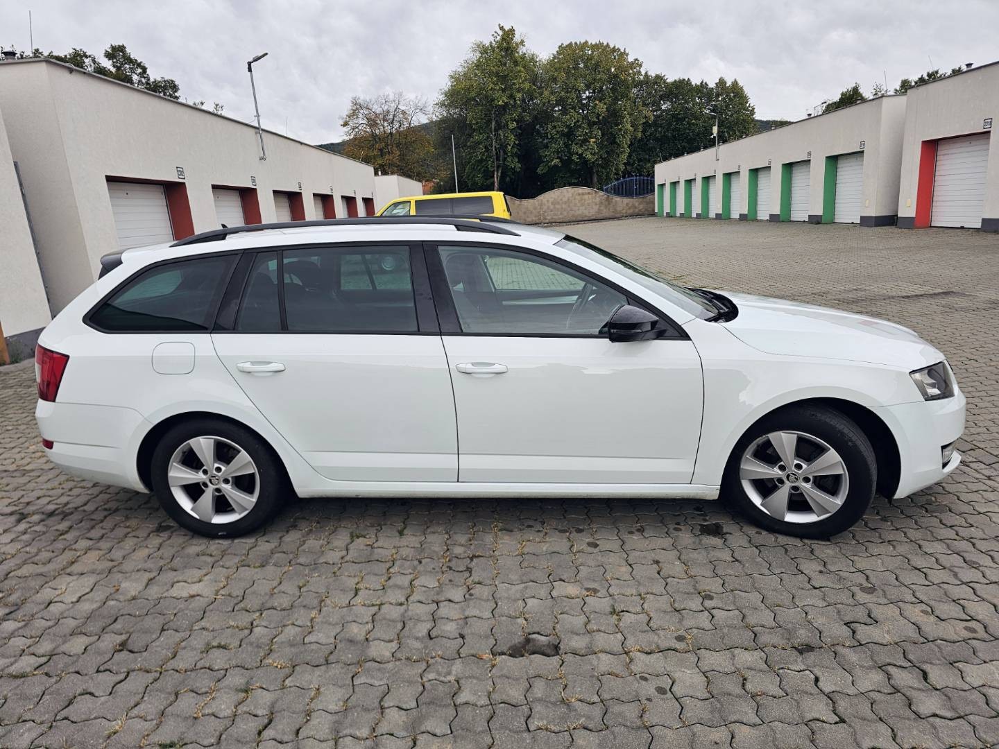 Škoda Octavia Combi 1.6 TDI M6 GreenLine Ambition Navi R16