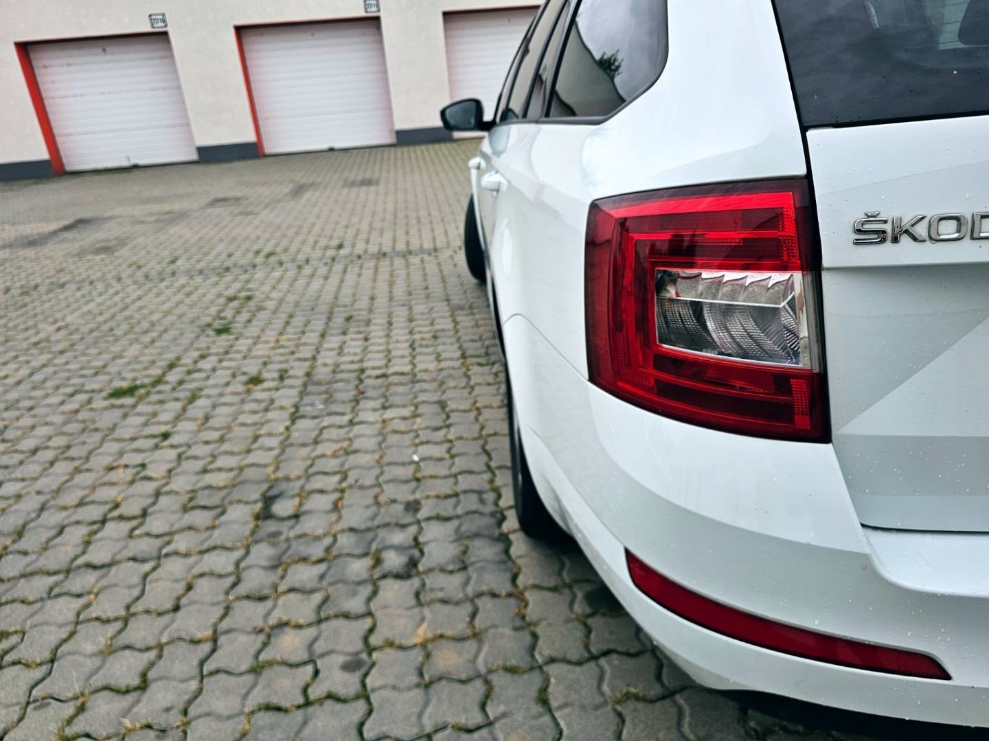 Škoda Octavia Combi 1.6 TDI M6 GreenLine Ambition Navi R16