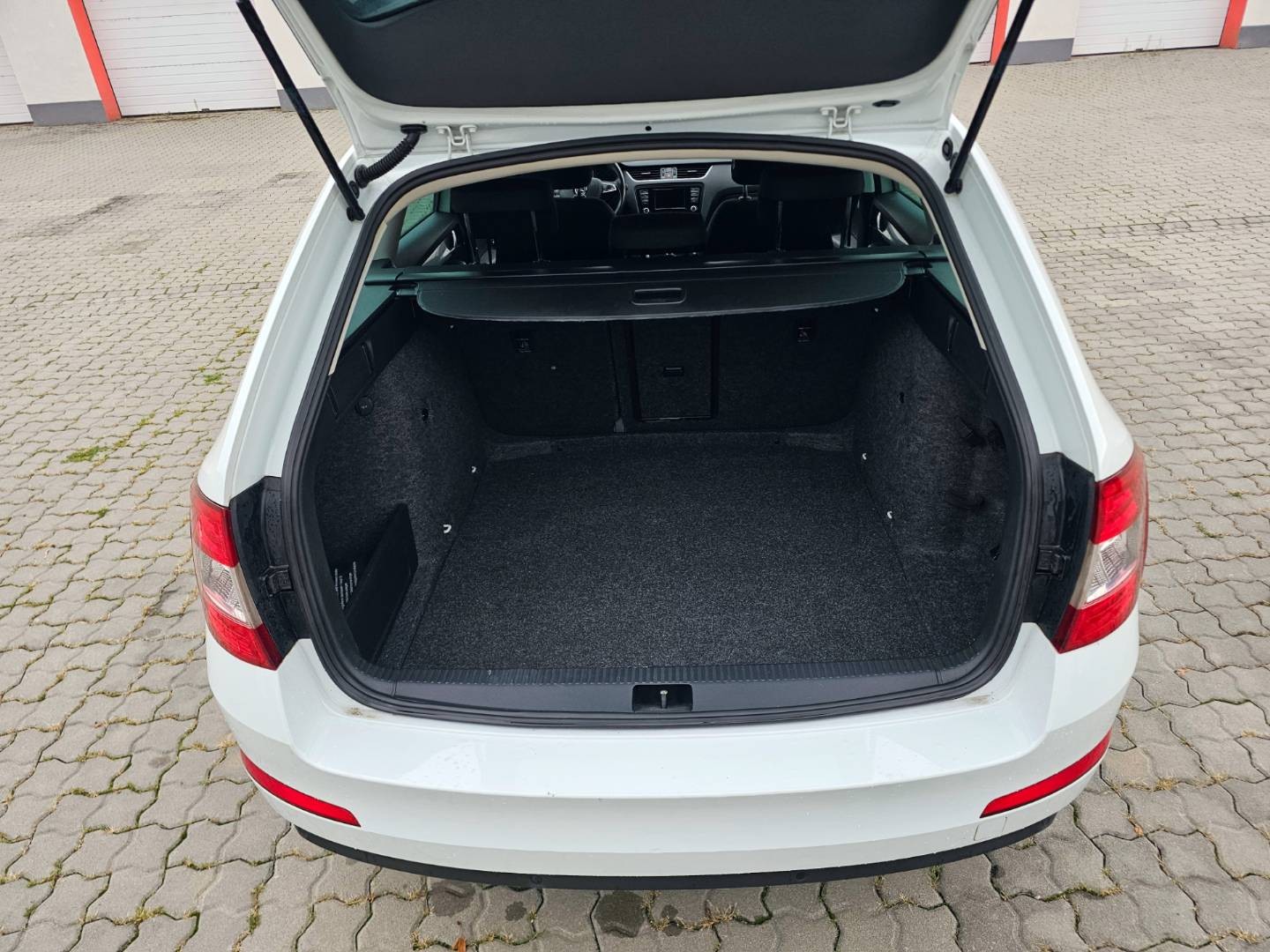 Škoda Octavia Combi 1.6 TDI M6 GreenLine Ambition Navi R16