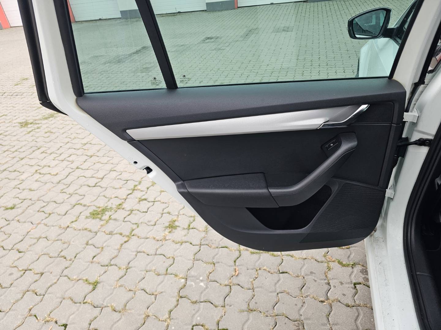 Škoda Octavia Combi 1.6 TDI M6 GreenLine Ambition Navi R16