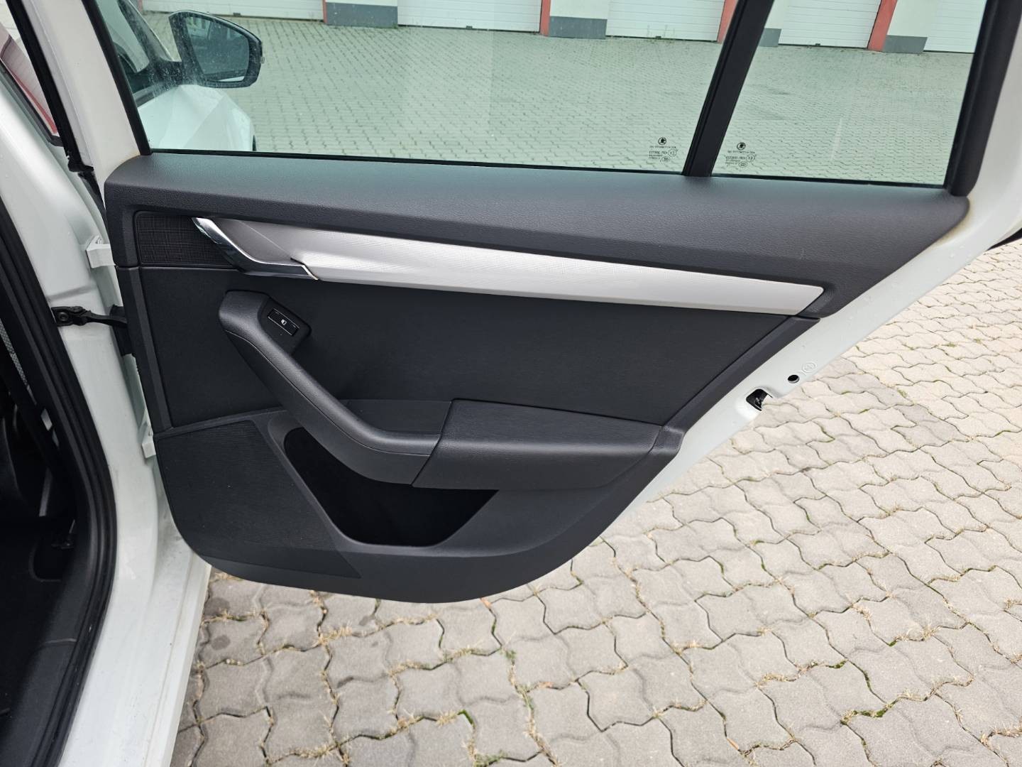 Škoda Octavia Combi 1.6 TDI M6 GreenLine Ambition Navi R16