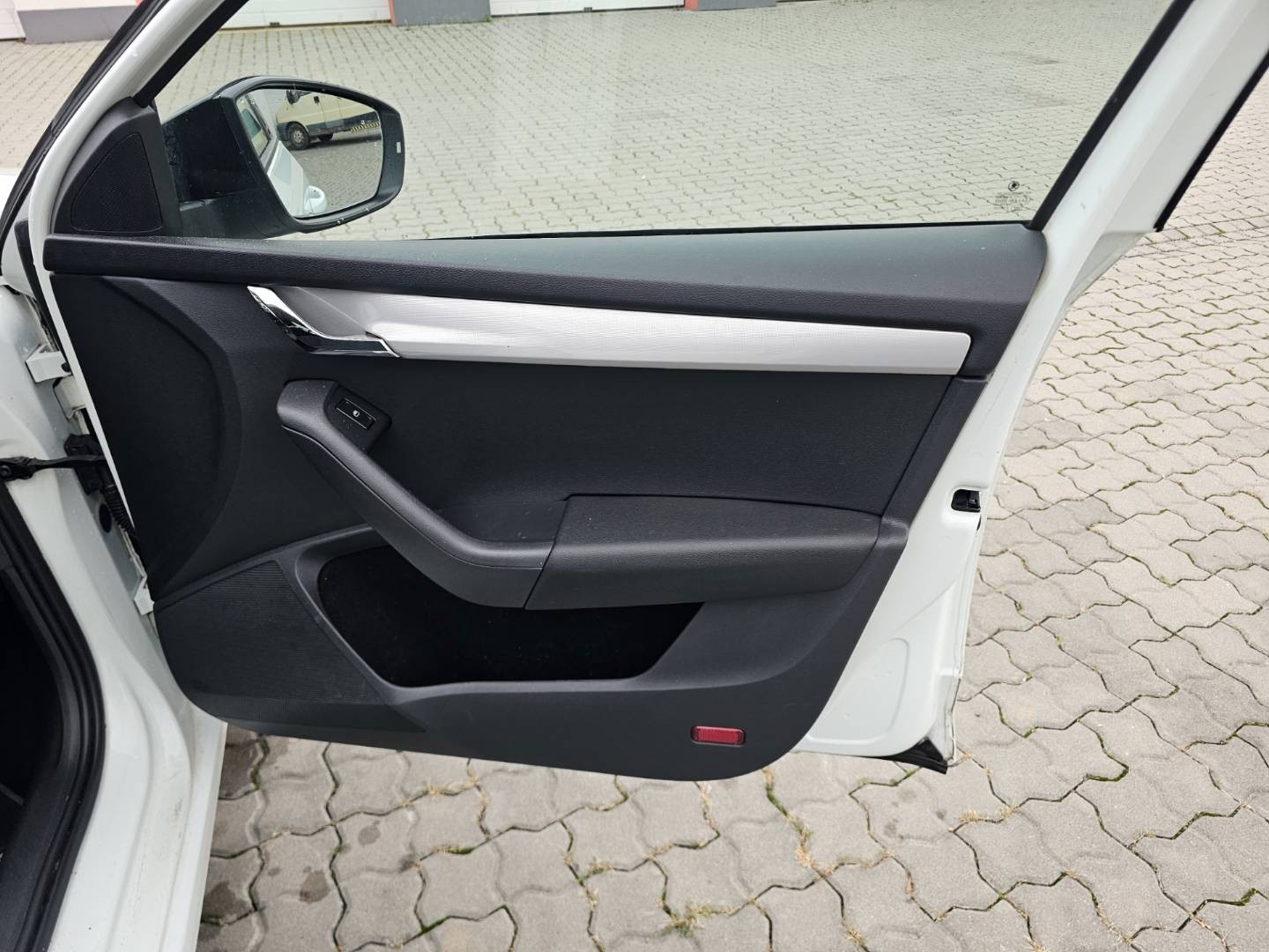 Škoda Octavia Combi 1.6 TDI M6 GreenLine Ambition Navi R16